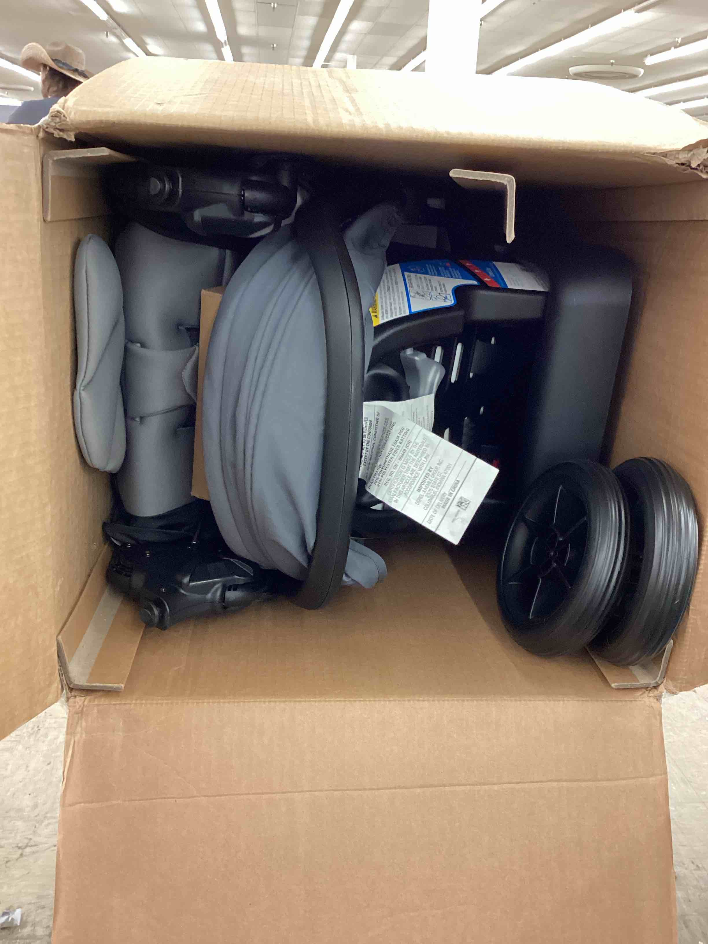 https://s3.amazonaws.com/lotting-images-prod/BoxBids/BXB0601563_1780519520025.jpeg