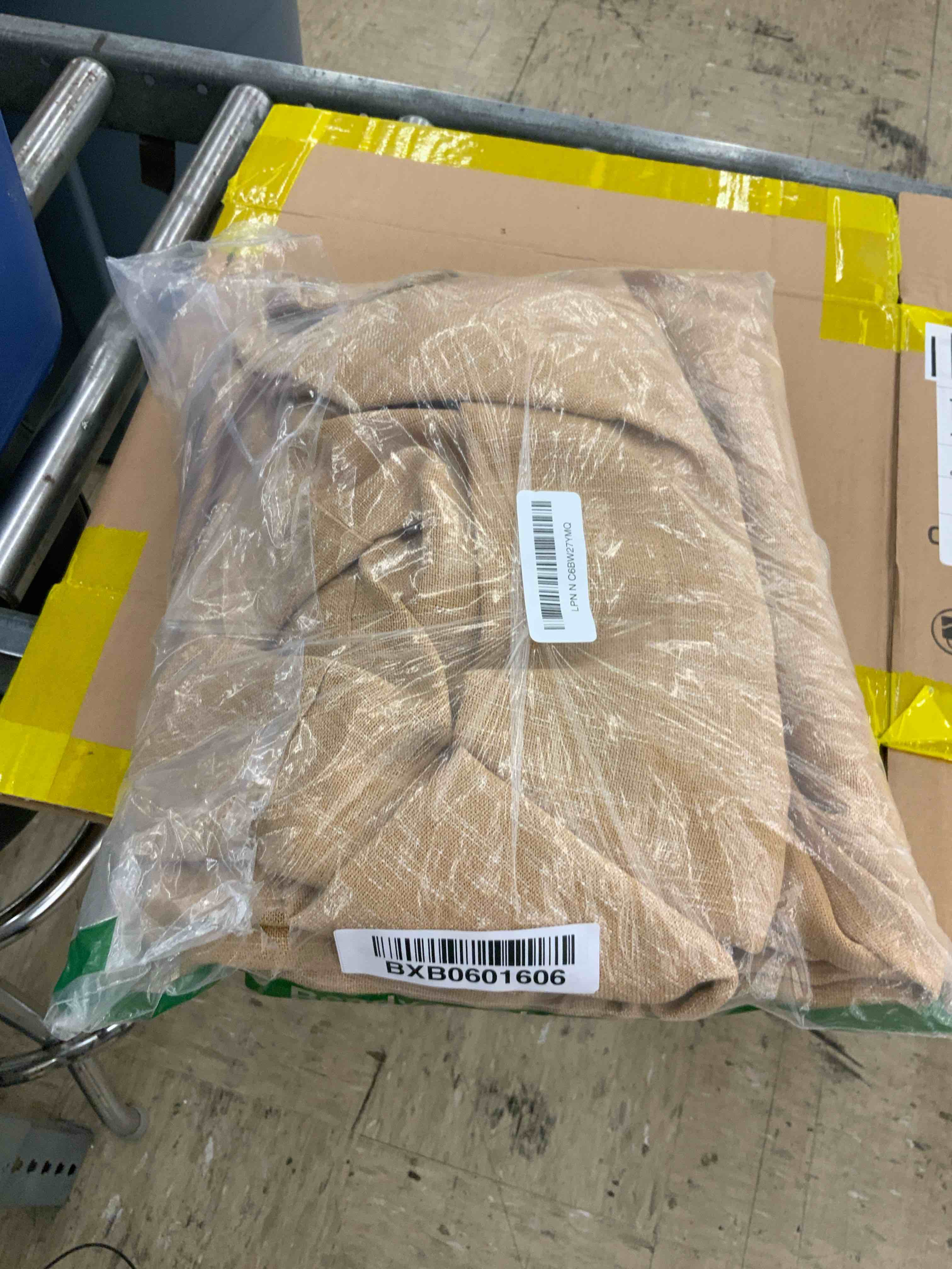 https://s3.amazonaws.com/lotting-images-prod/BoxBids/BXB0601606_1780936513537.jpeg