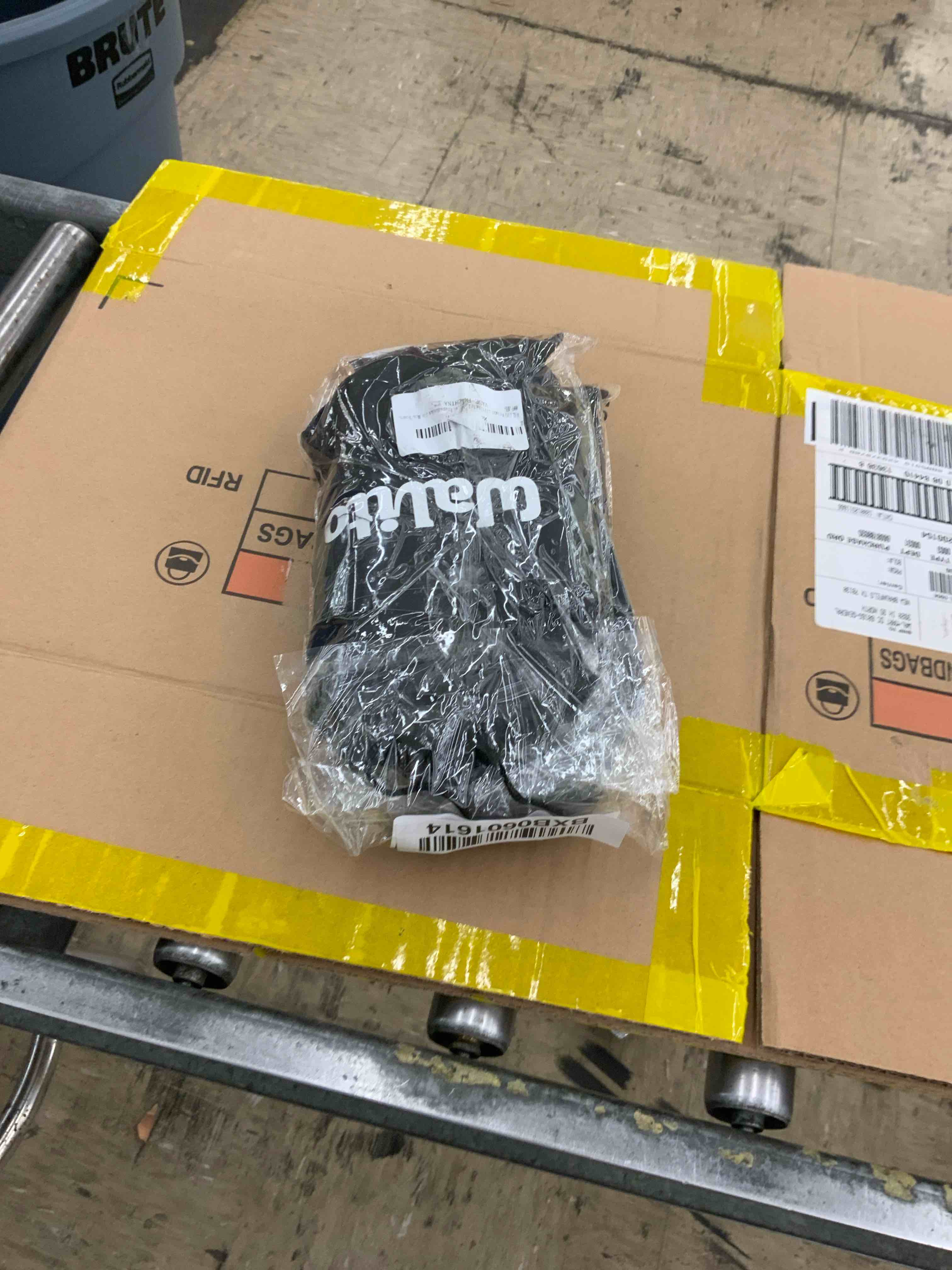https://s3.amazonaws.com/lotting-images-prod/BoxBids/BXB0601614_1780934056173.jpeg