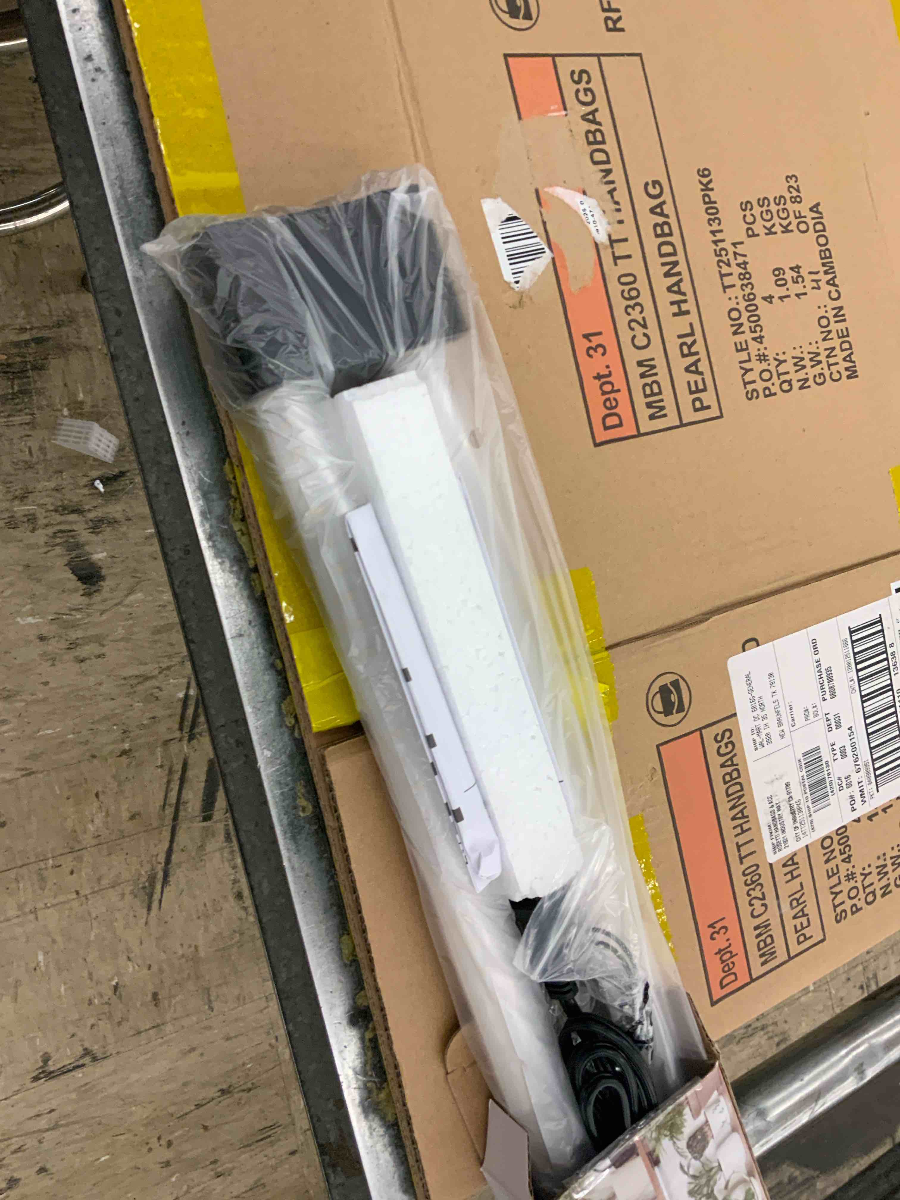 https://s3.amazonaws.com/lotting-images-prod/BoxBids/BXB0601626_1780932862202.jpeg