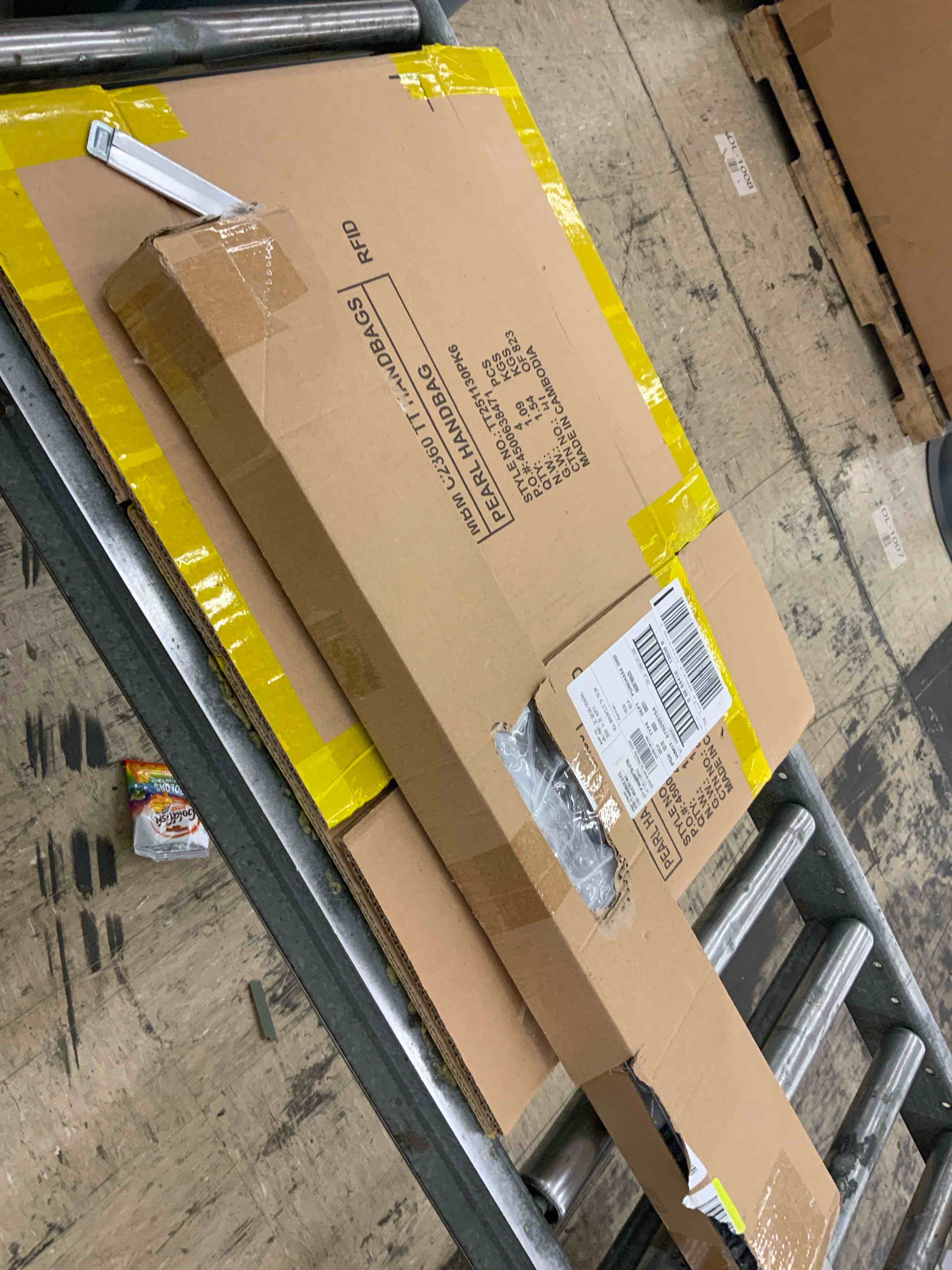 https://s3.amazonaws.com/lotting-images-prod/BoxBids/BXB0601627_1780932738825.jpeg