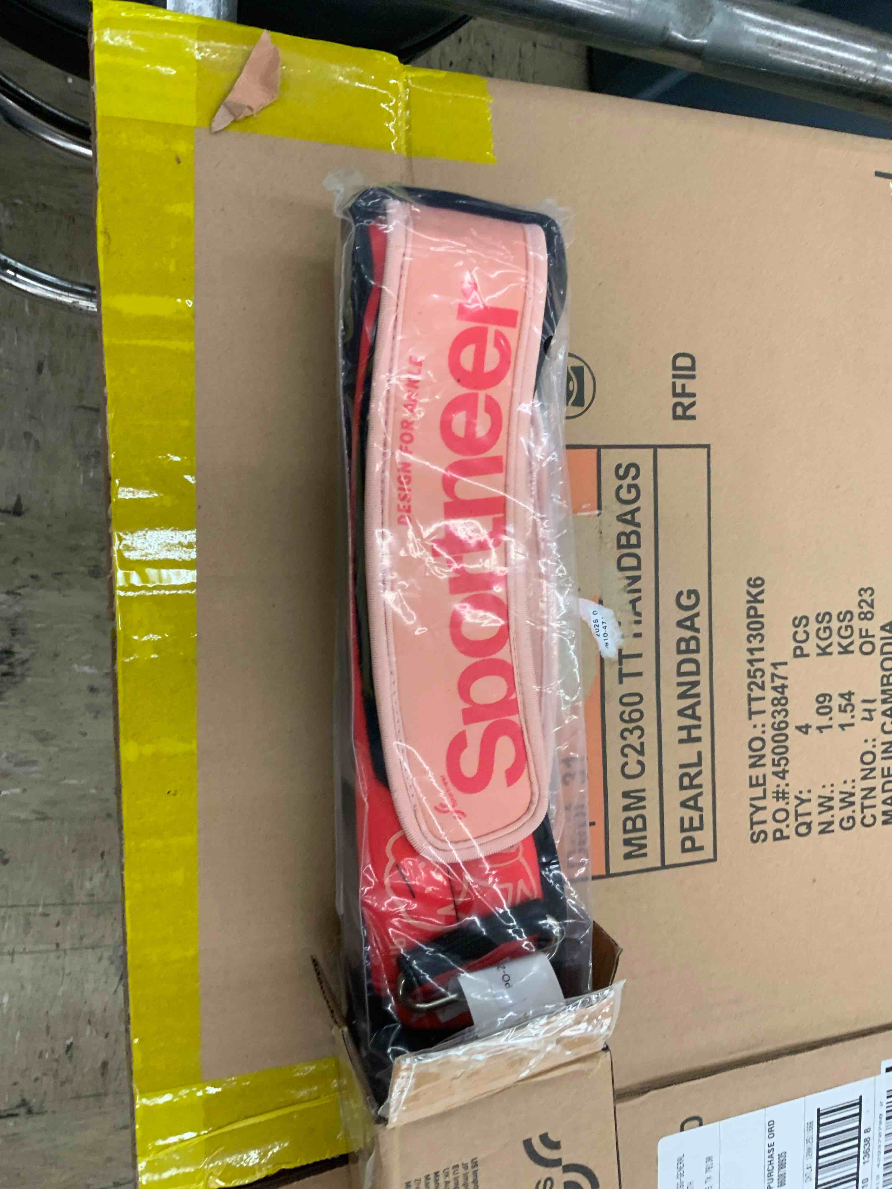 https://s3.amazonaws.com/lotting-images-prod/BoxBids/BXB0601631_1780931224861.jpeg
