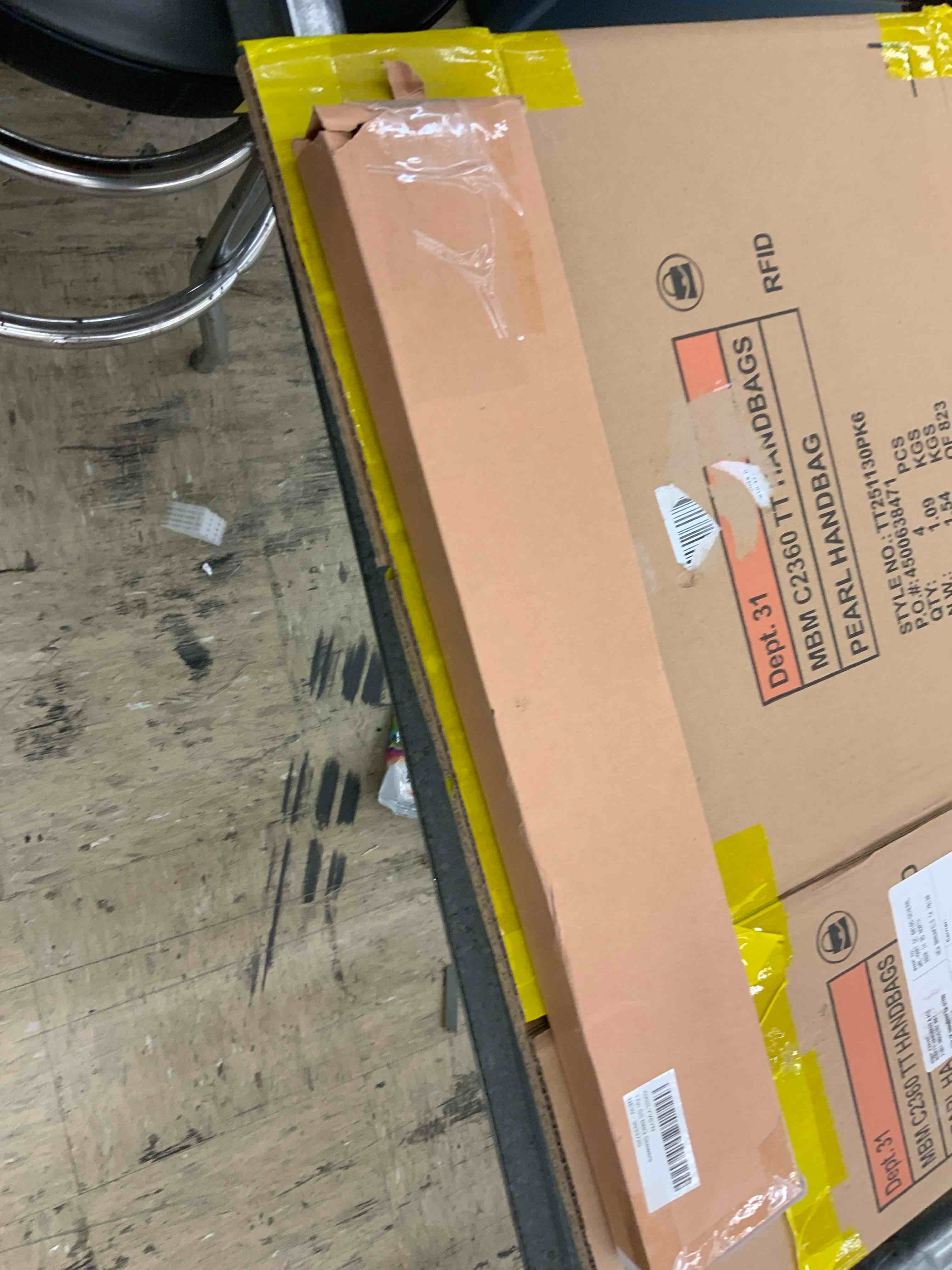 https://s3.amazonaws.com/lotting-images-prod/BoxBids/BXB0601632_1780931154083.jpeg