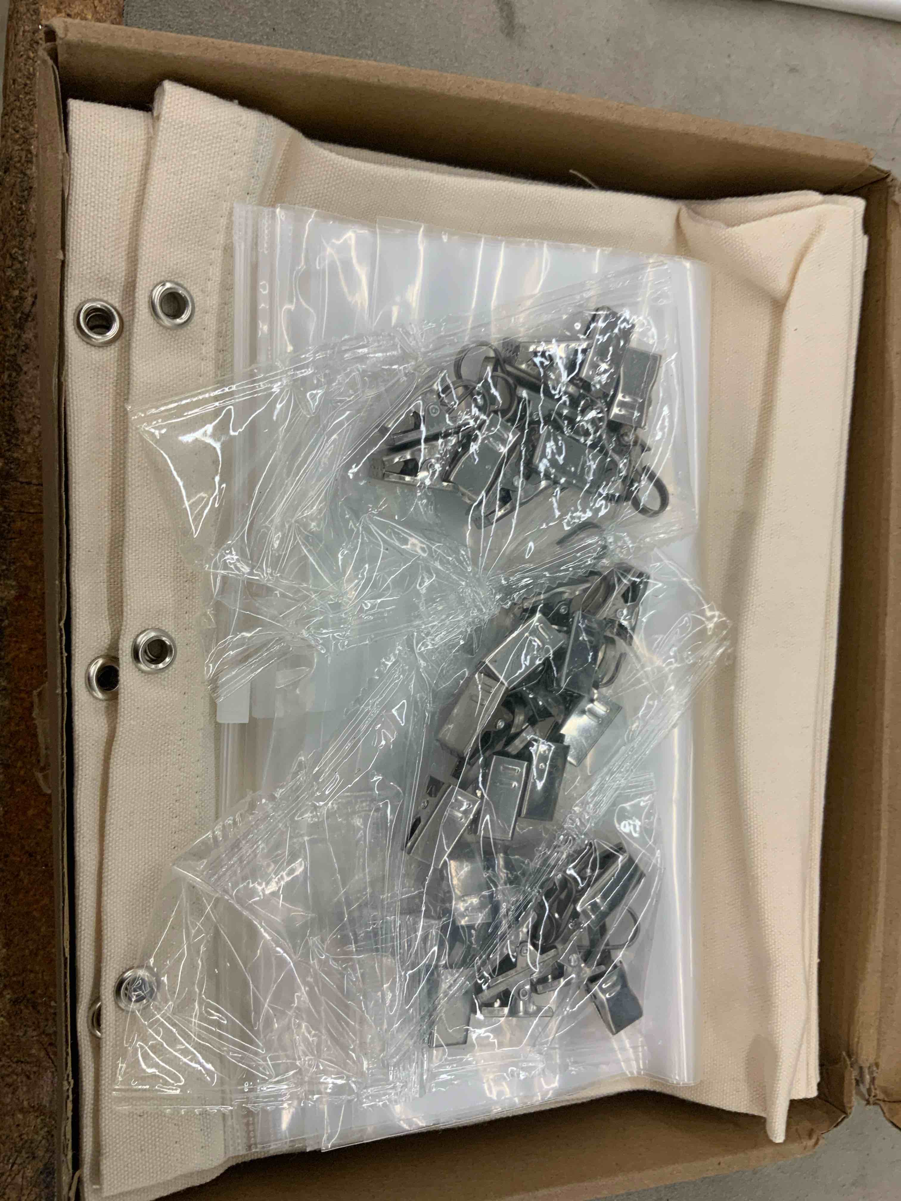 https://s3.amazonaws.com/lotting-images-prod/BoxBids/BXB0601638_1780930371390.jpeg