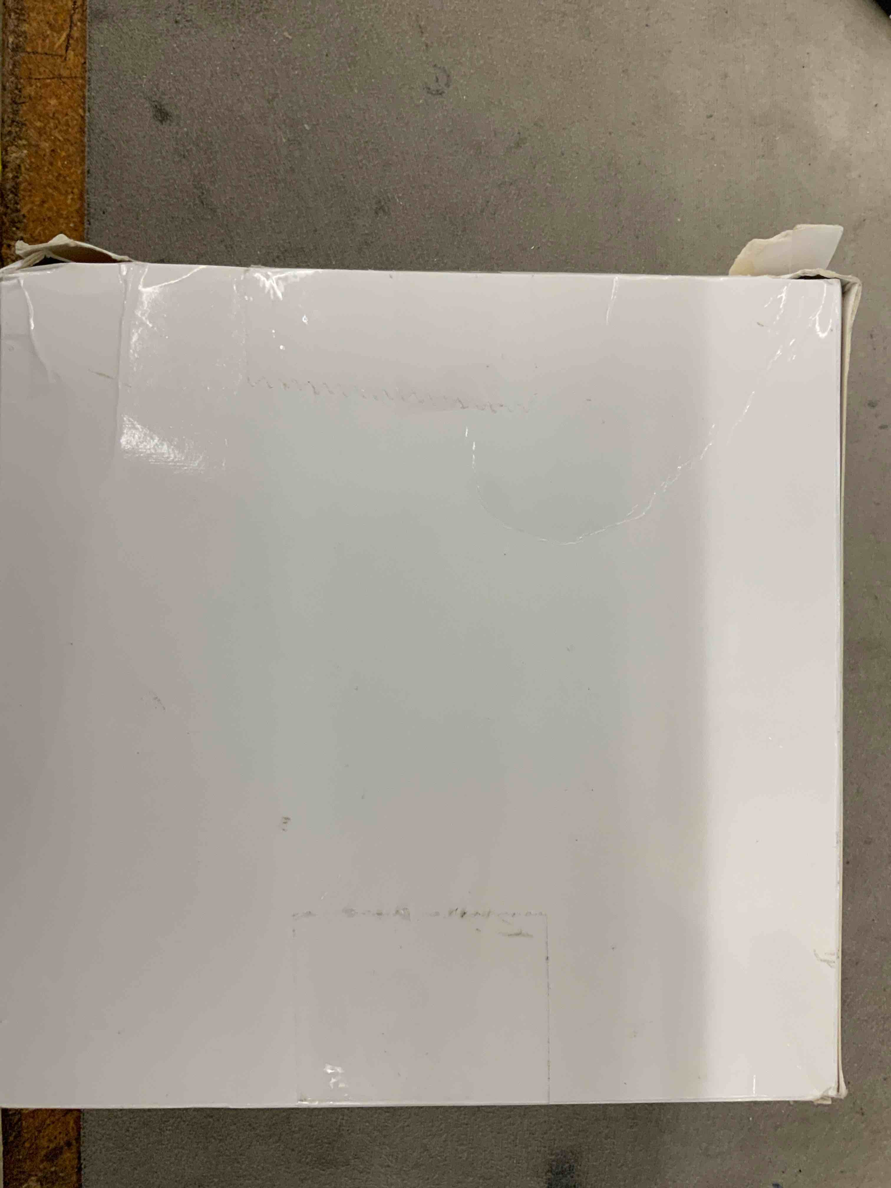 https://s3.amazonaws.com/lotting-images-prod/BoxBids/BXB0601641_1780930051320.jpeg