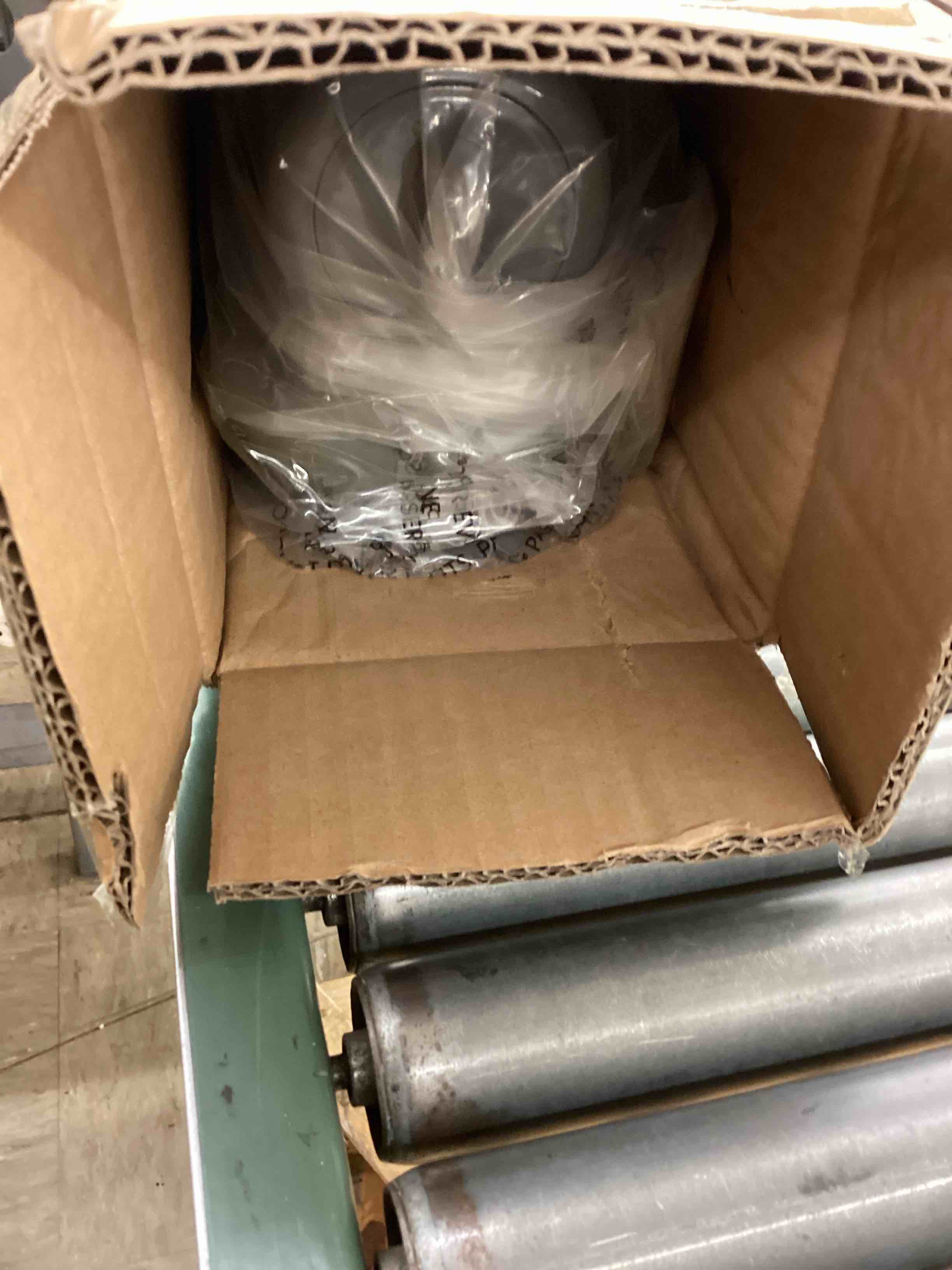 https://s3.amazonaws.com/lotting-images-prod/BoxBids/BXB0601746_1780679802467.jpeg