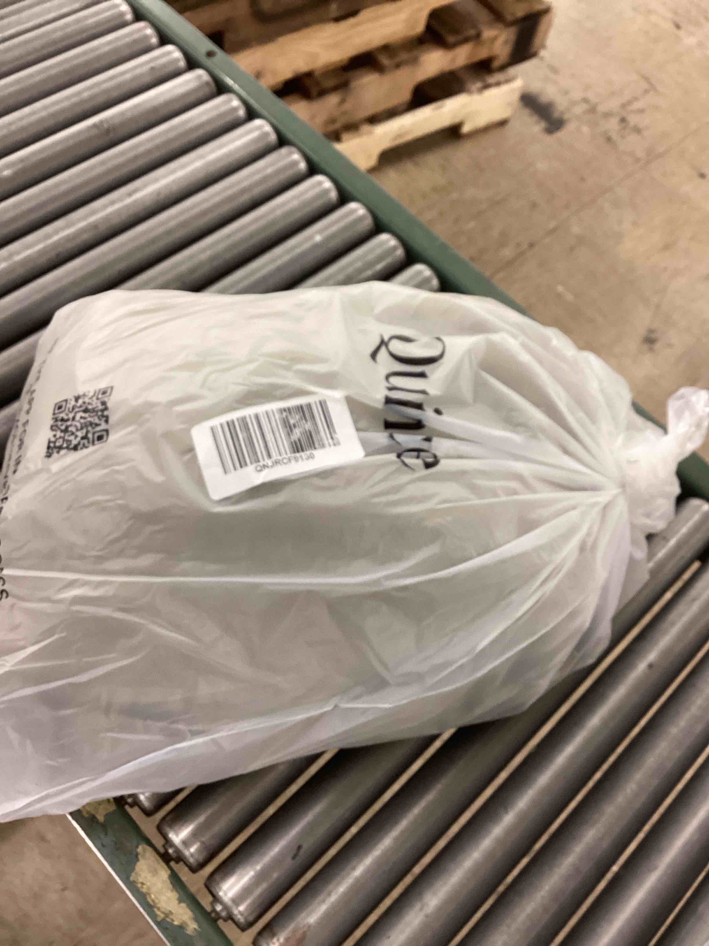 https://s3.amazonaws.com/lotting-images-prod/BoxBids/BXB0601871_1780604646321.jpeg