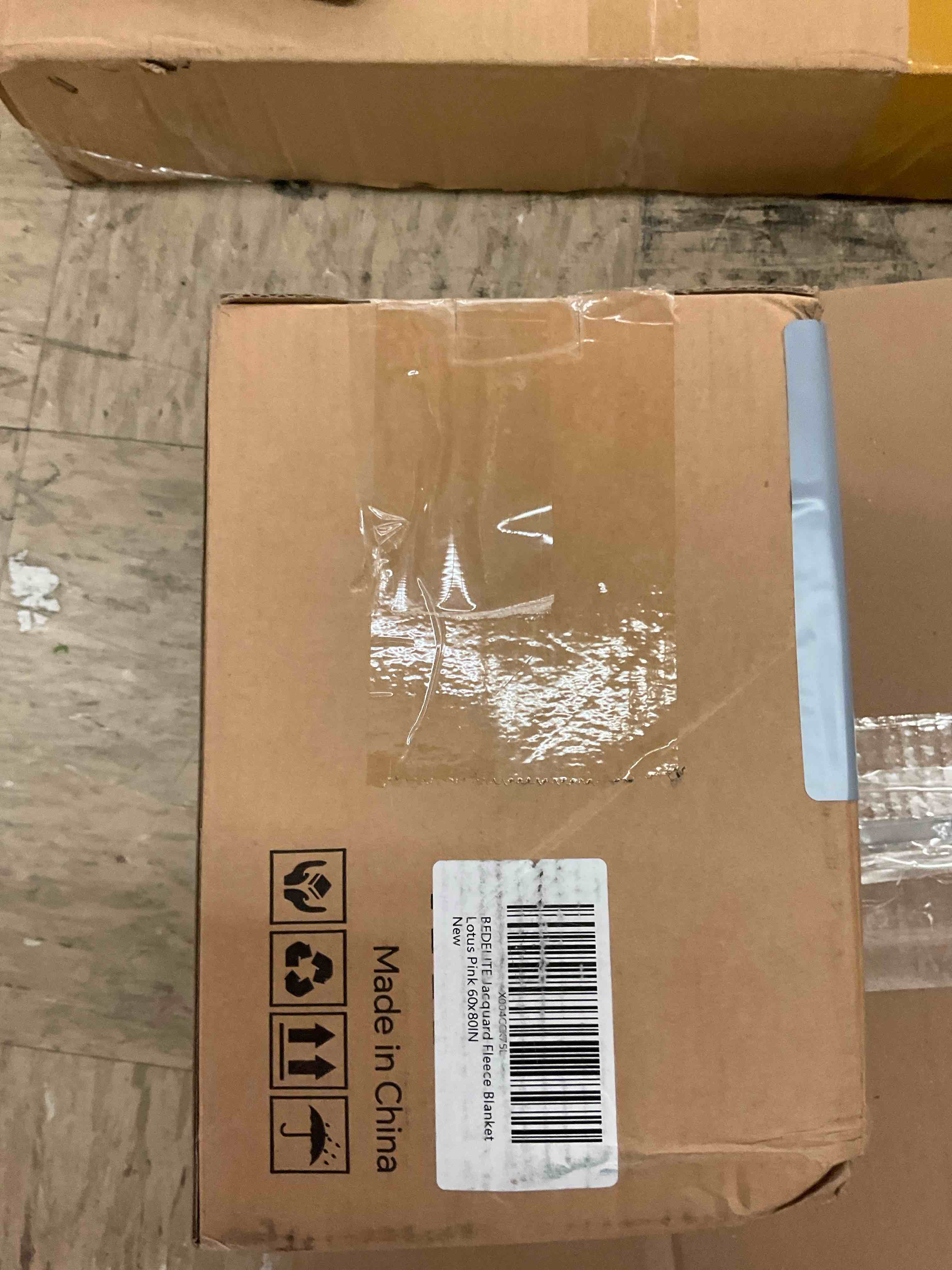 https://s3.amazonaws.com/lotting-images-prod/BoxBids/BXB0601902_1780685916852.jpeg