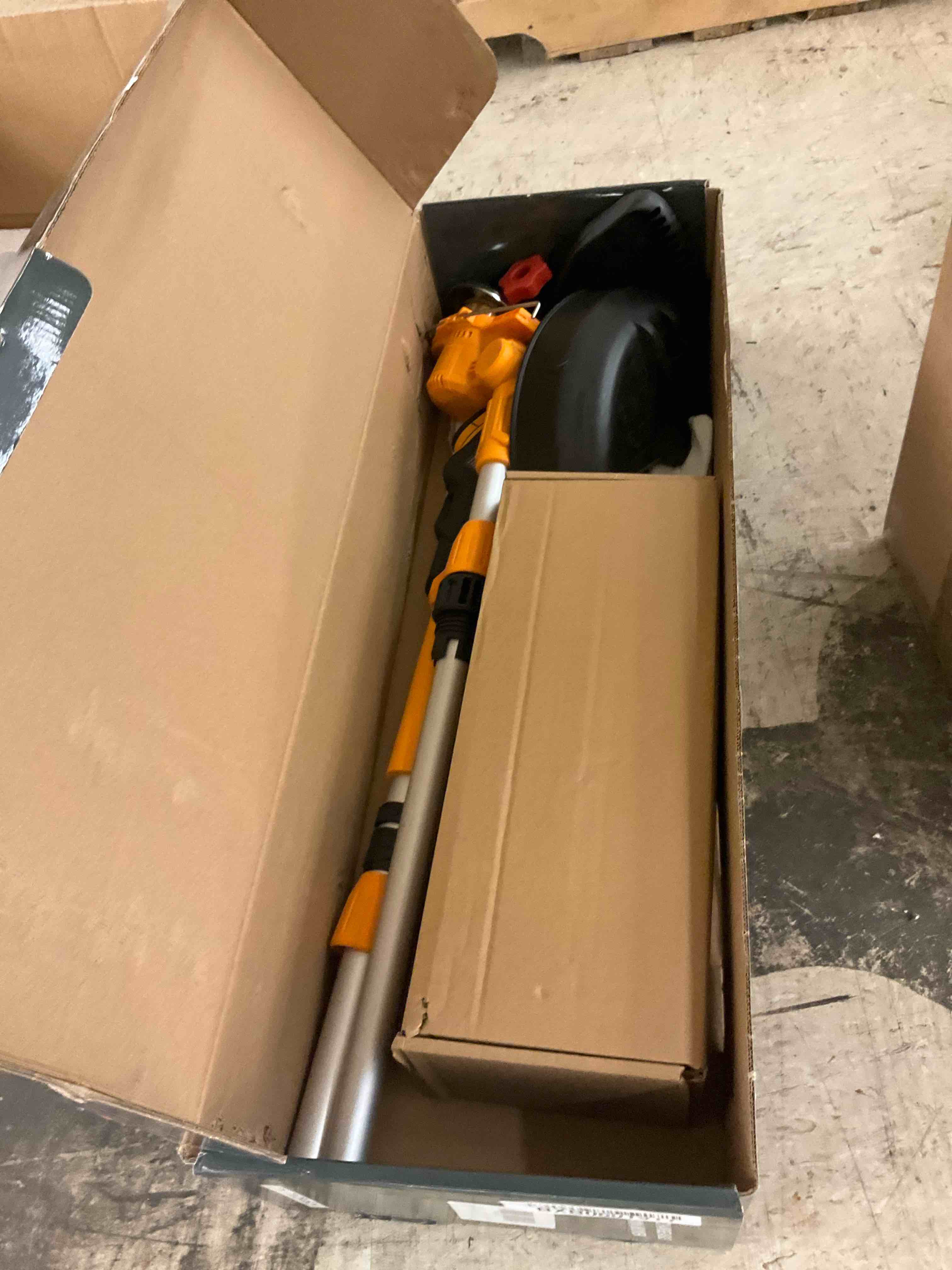 https://s3.amazonaws.com/lotting-images-prod/BoxBids/BXB0601911_1780686829145.jpeg