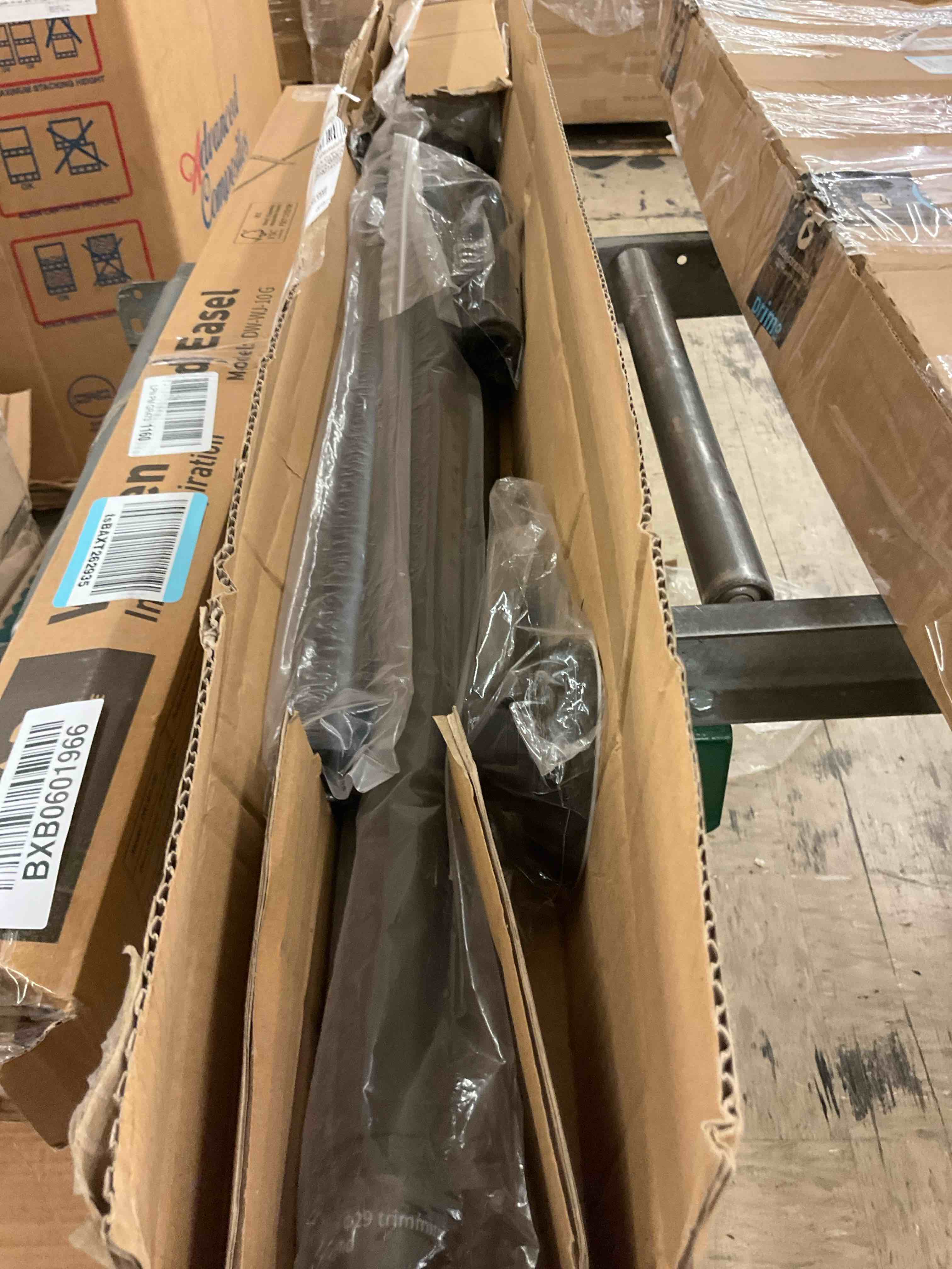 https://s3.amazonaws.com/lotting-images-prod/BoxBids/BXB0601965_1780673537597.jpeg