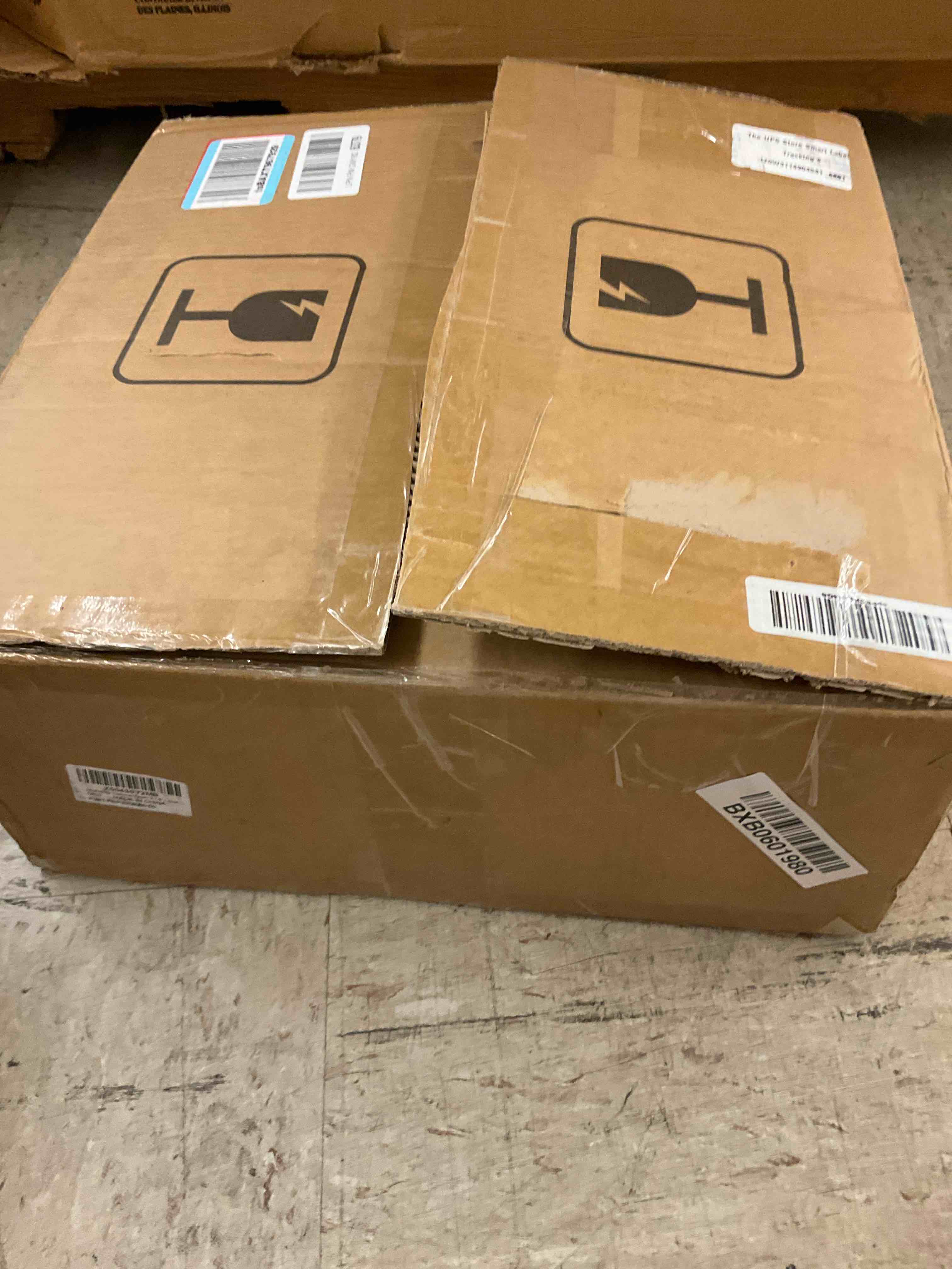 https://s3.amazonaws.com/lotting-images-prod/BoxBids/BXB0601980_1780605276483.jpeg