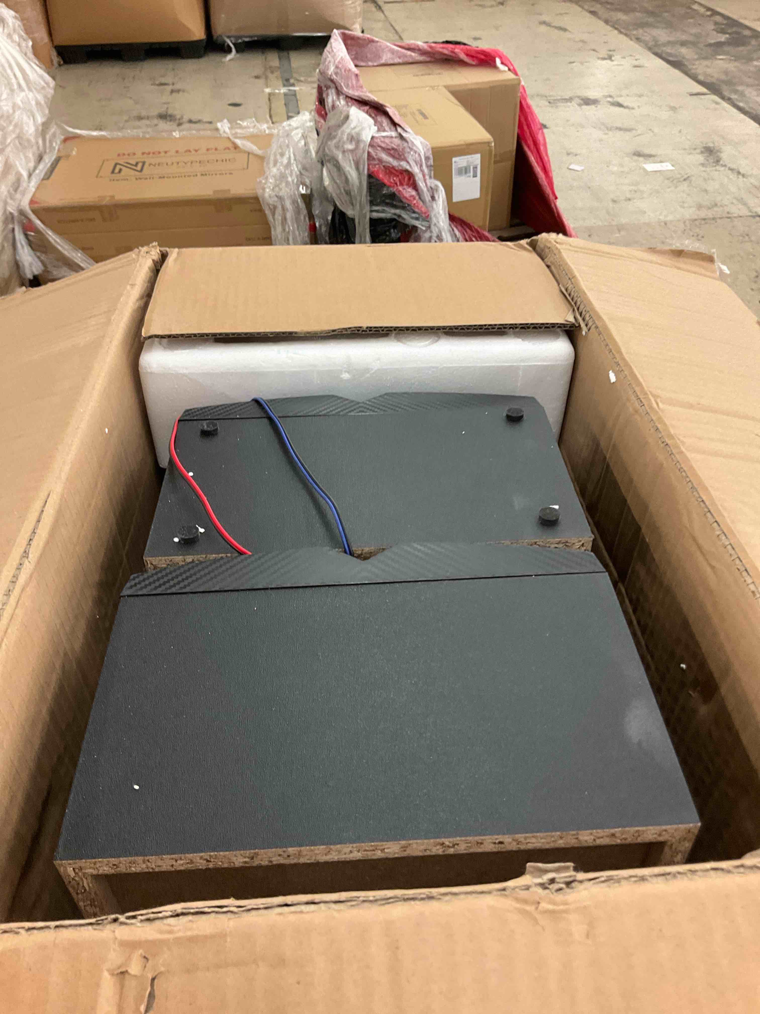 https://s3.amazonaws.com/lotting-images-prod/BoxBids/BXB0601988_1780672862912.jpeg
