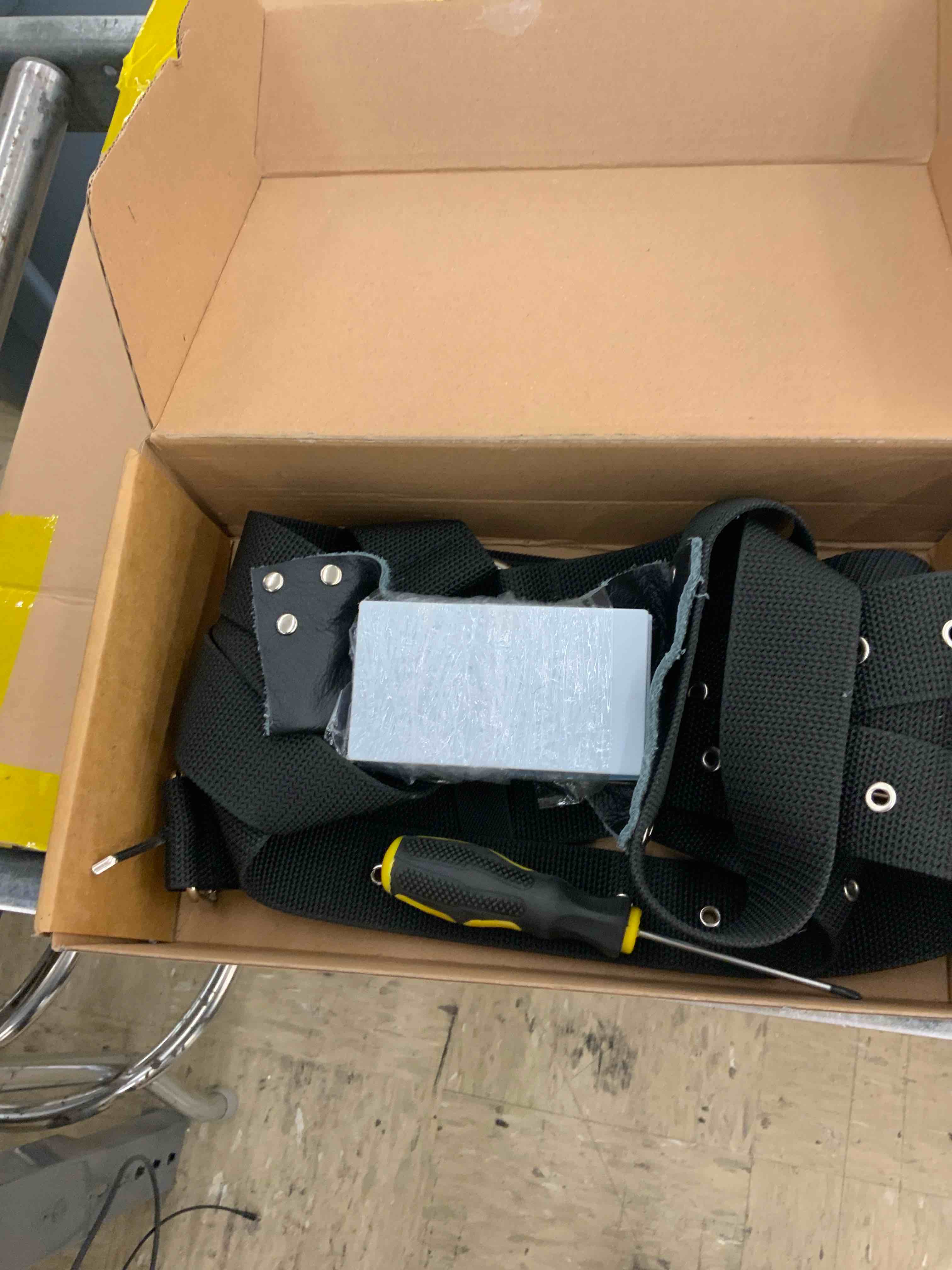 https://s3.amazonaws.com/lotting-images-prod/BoxBids/BXB0602300_1780942944769.jpeg