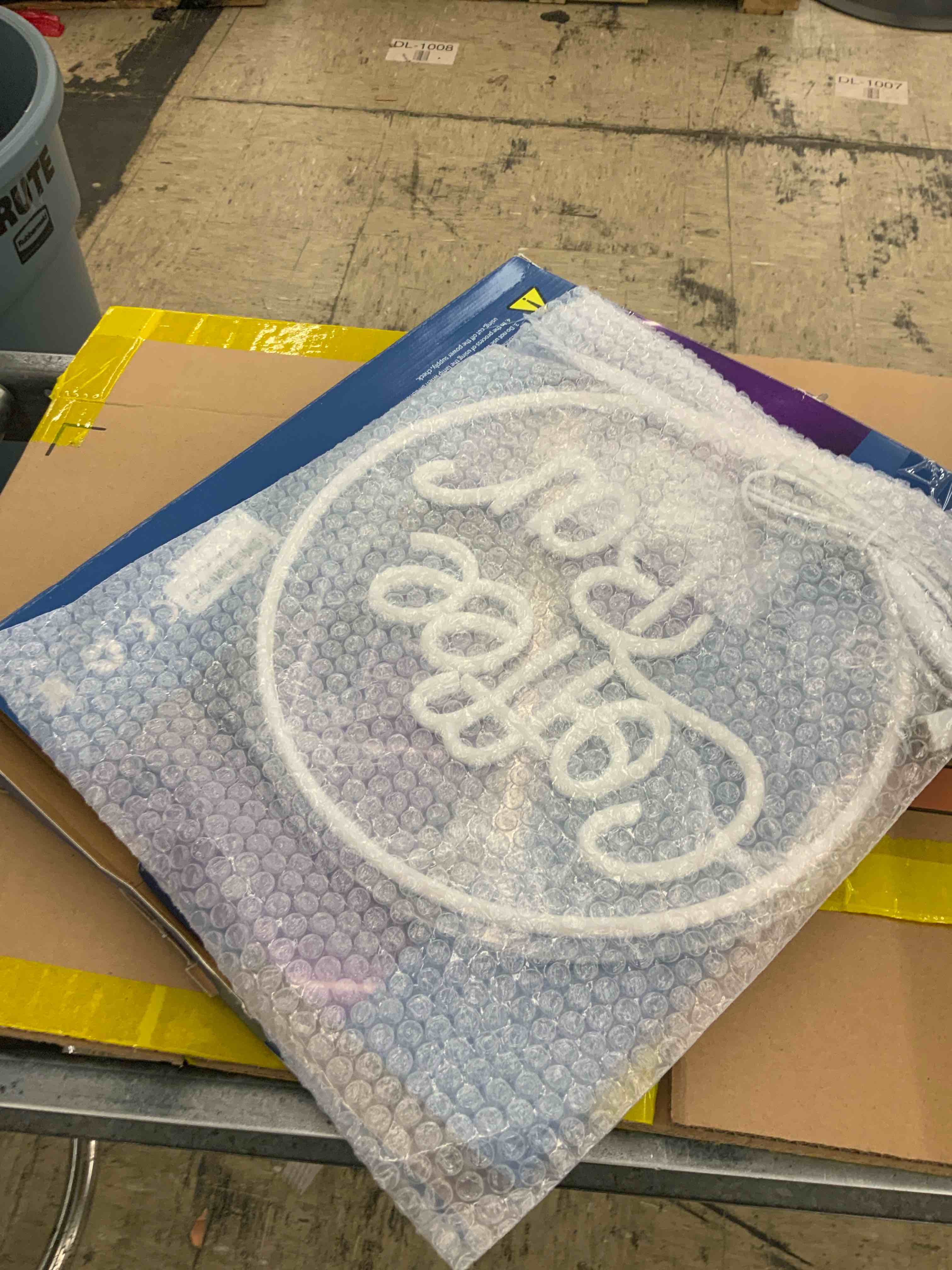 https://s3.amazonaws.com/lotting-images-prod/BoxBids/BXB0602301_1780942691745.jpeg