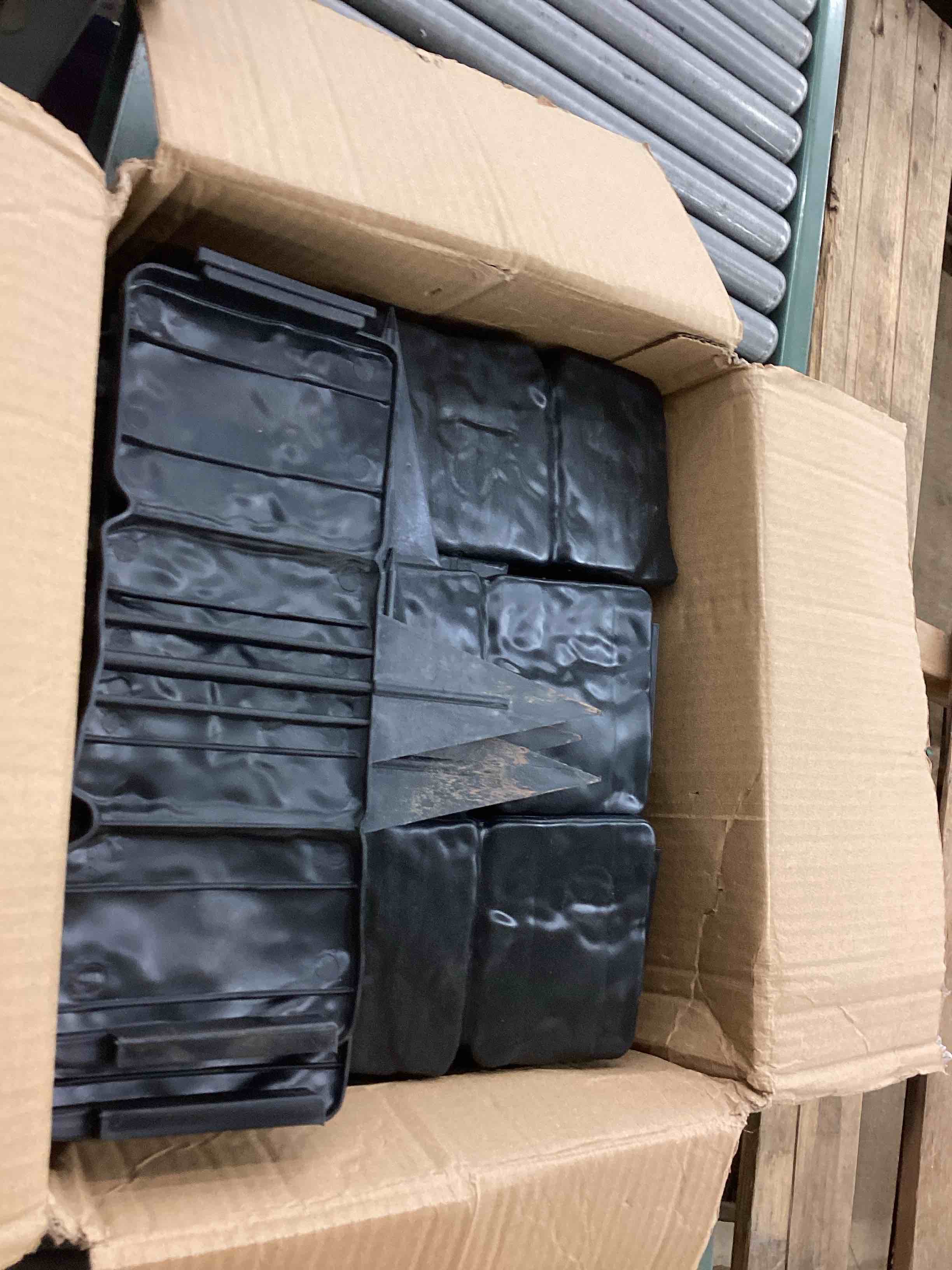 https://s3.amazonaws.com/lotting-images-prod/BoxBids/BXB0602850_1781274681883.jpeg