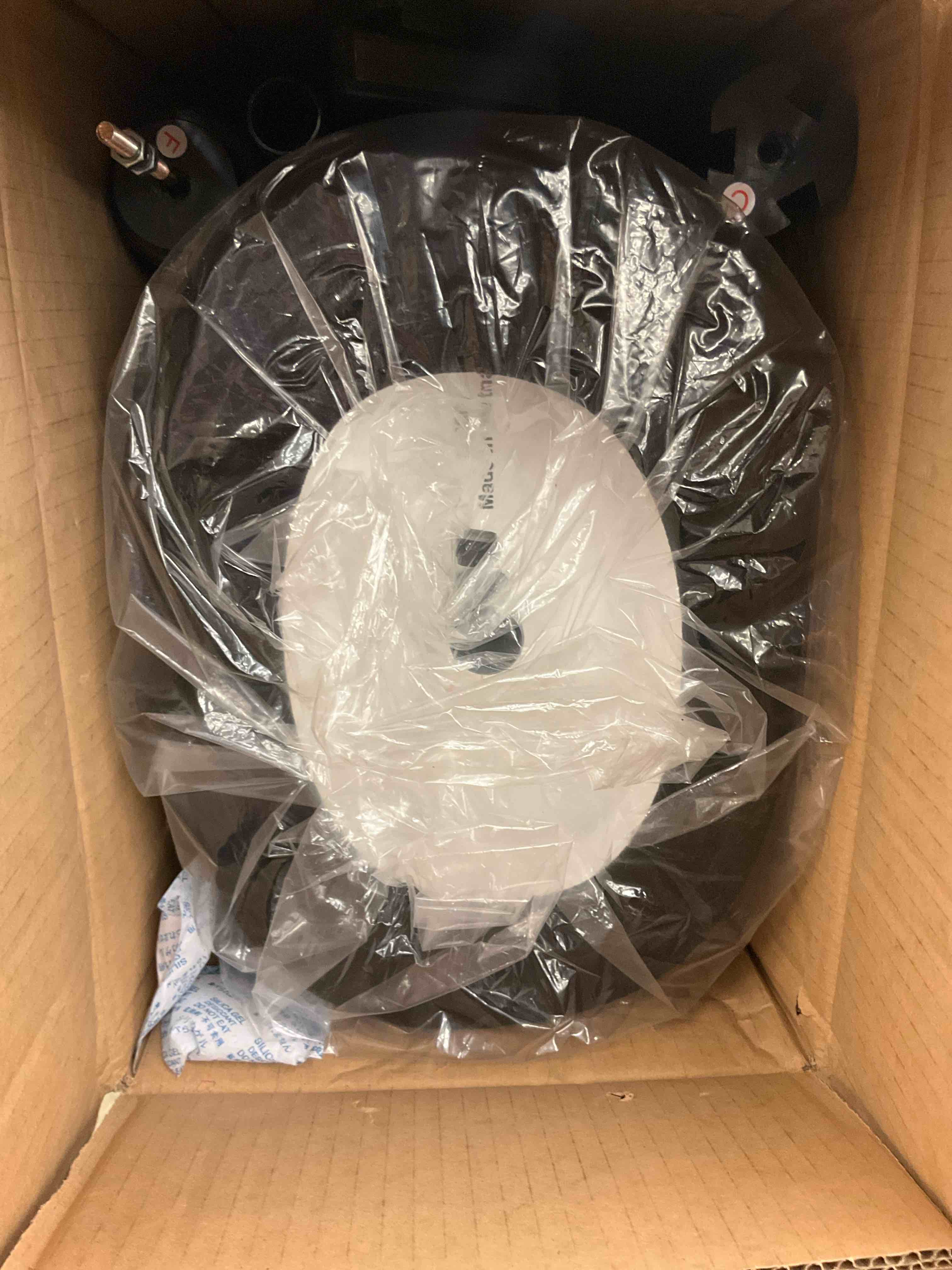 https://s3.amazonaws.com/lotting-images-prod/BoxBids/BXB0603535_1781280284297.jpeg