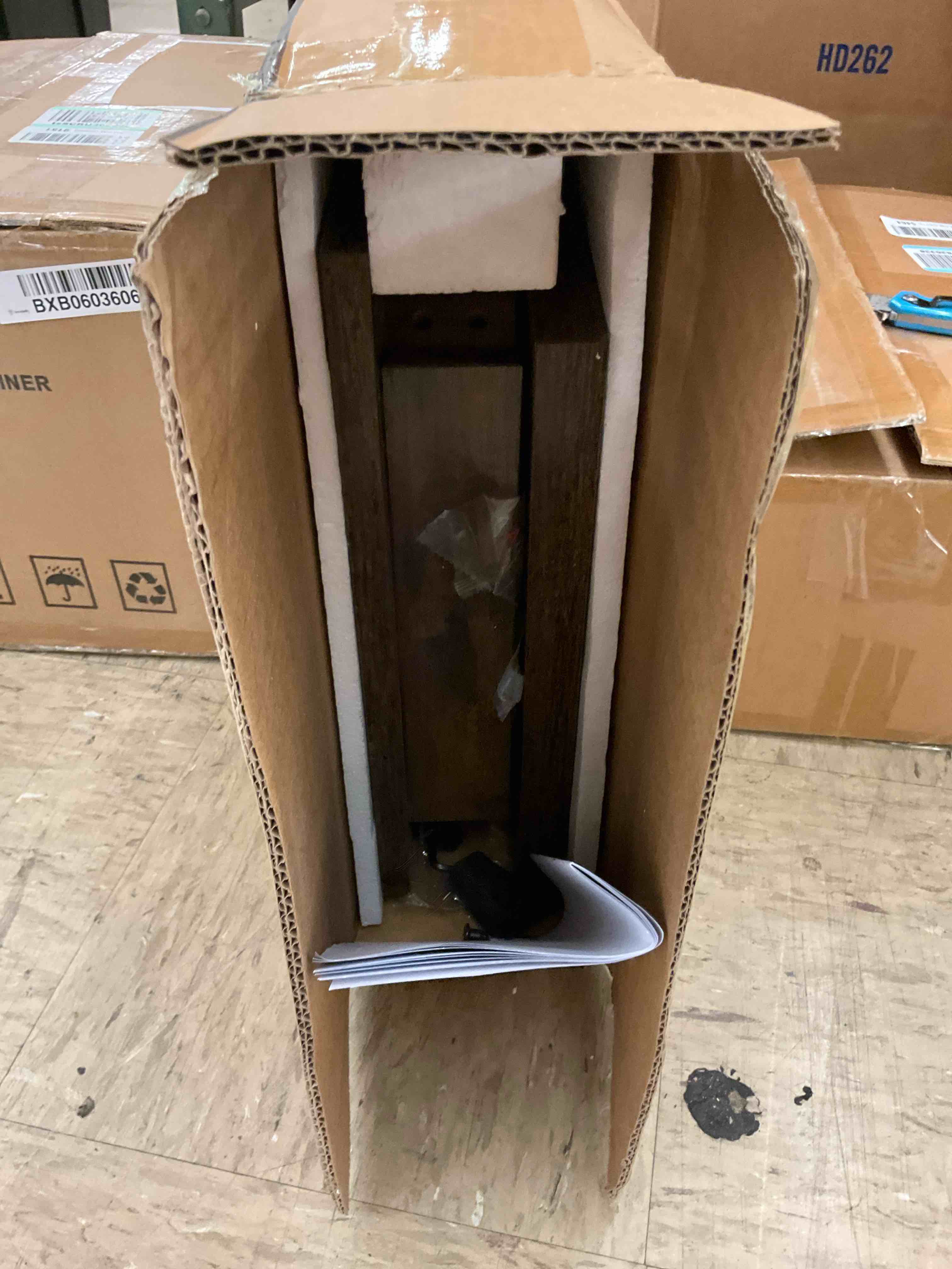 https://s3.amazonaws.com/lotting-images-prod/BoxBids/BXB0603607_1781375712787.jpeg
