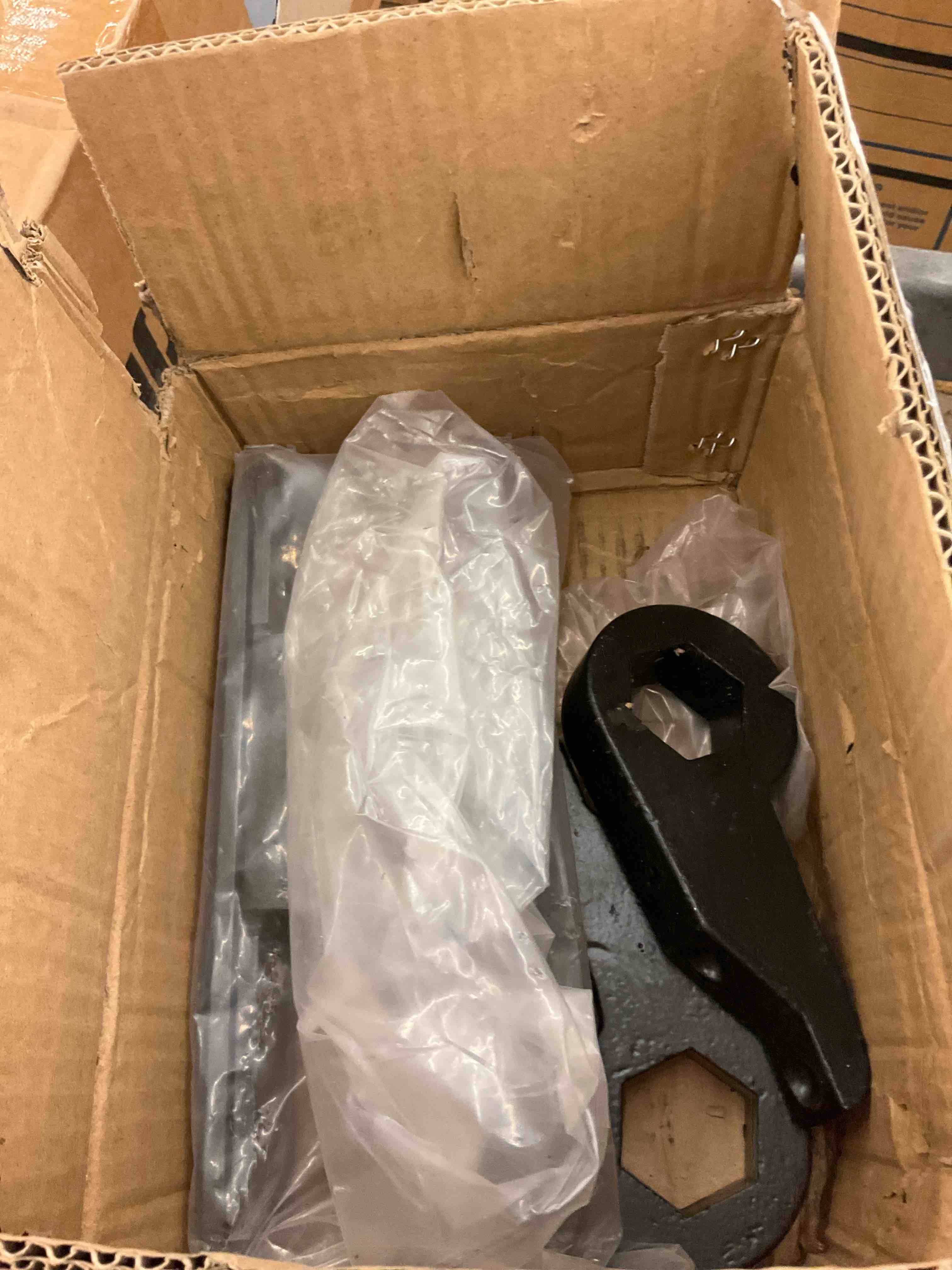 https://s3.amazonaws.com/lotting-images-prod/BoxBids/BXB0603626_1781626607261.jpeg