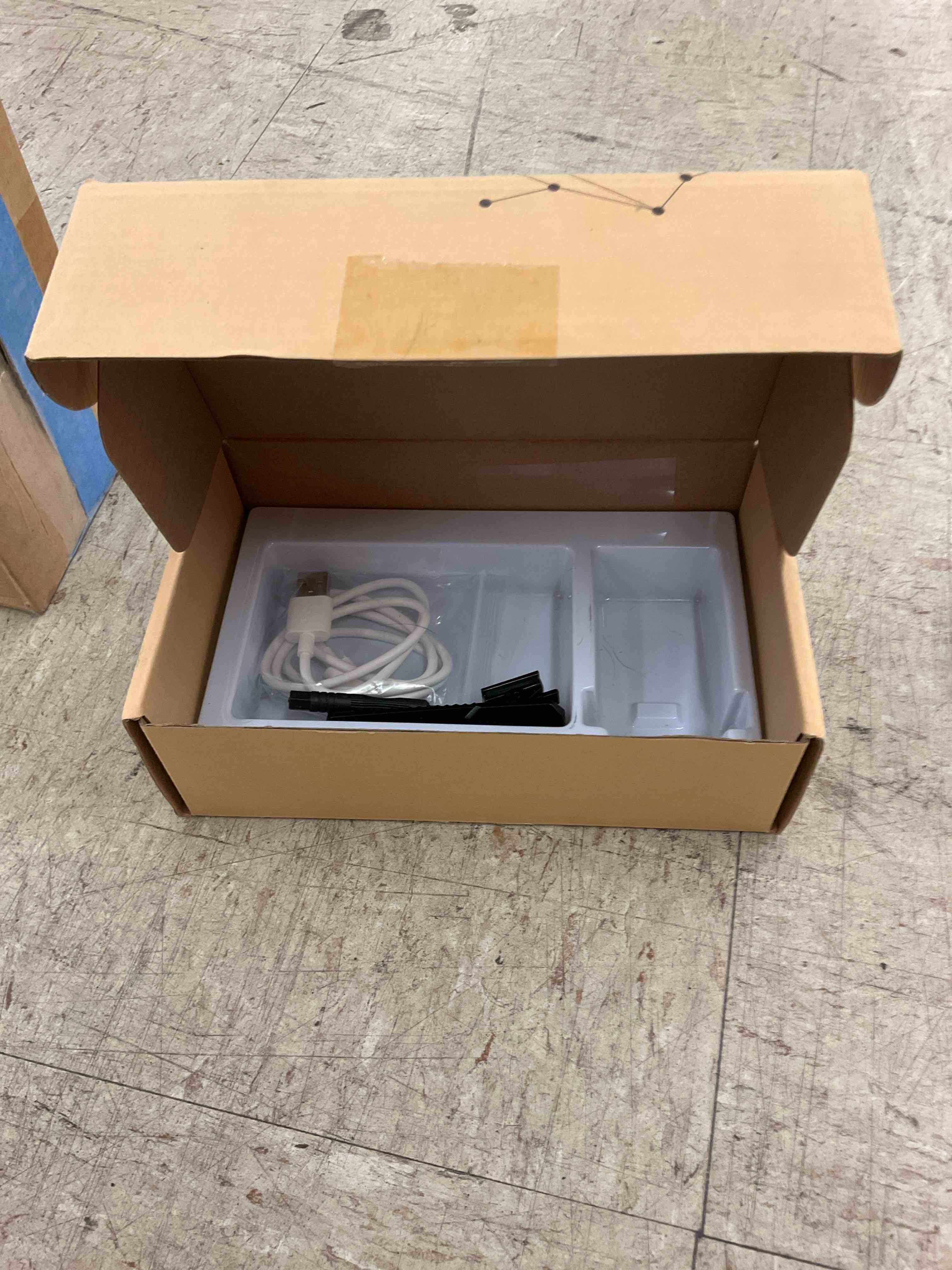 https://s3.amazonaws.com/lotting-images-prod/BoxBids/BXB0603642_1781632392220.jpeg