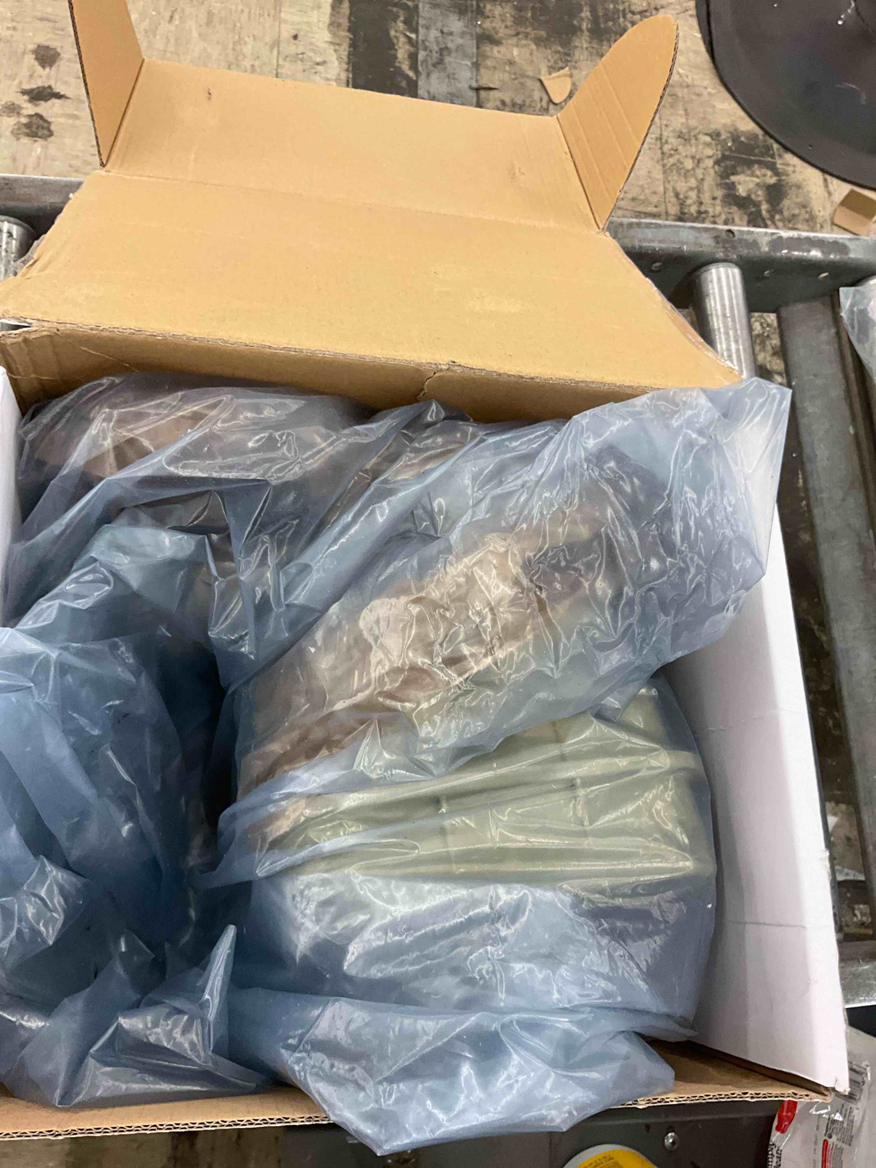 https://s3.amazonaws.com/lotting-images-prod/BoxBids/BXB0603664_1781641983002.jpeg