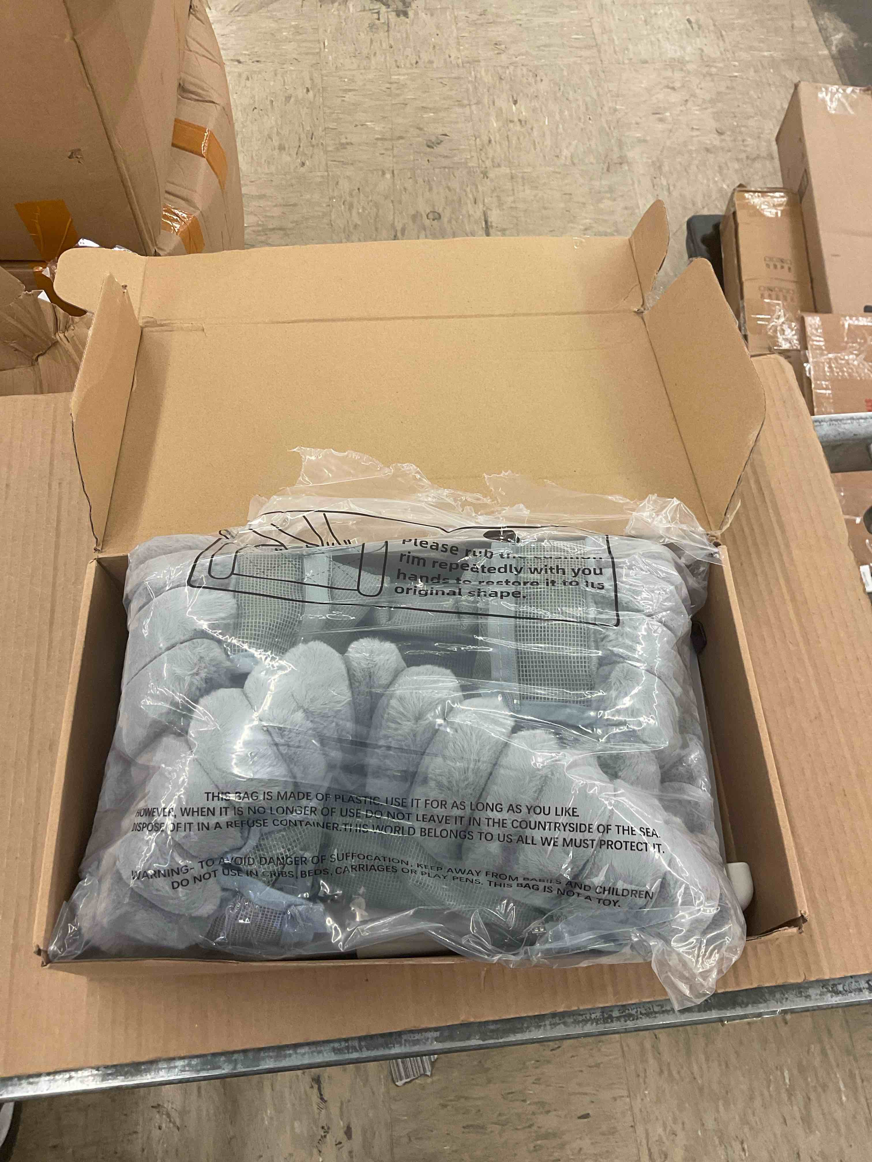 https://s3.amazonaws.com/lotting-images-prod/BoxBids/PPE2248024_1770144225397.jpeg
