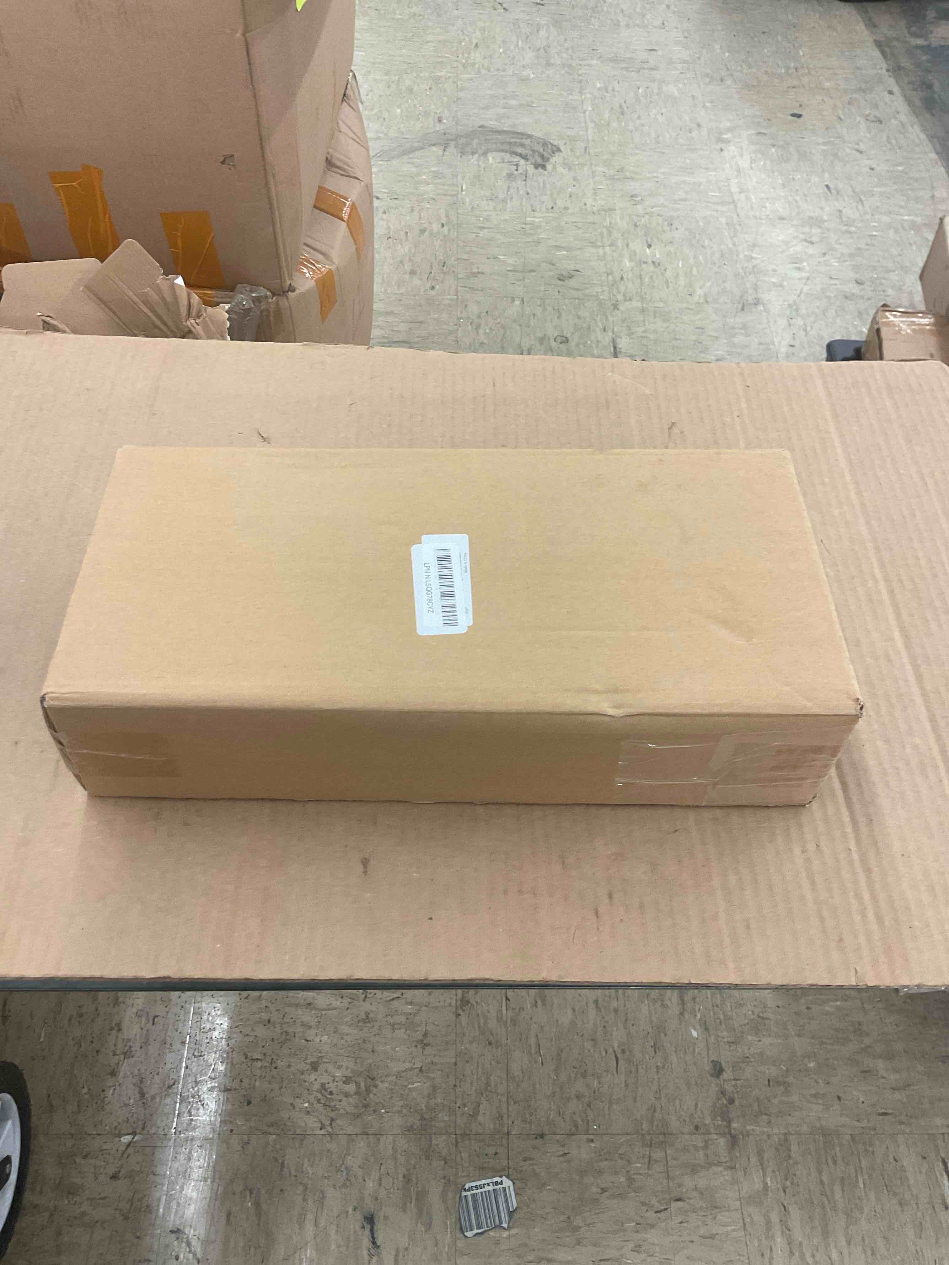 https://s3.amazonaws.com/lotting-images-prod/BoxBids/PPE2248025_1770144378616.jpeg