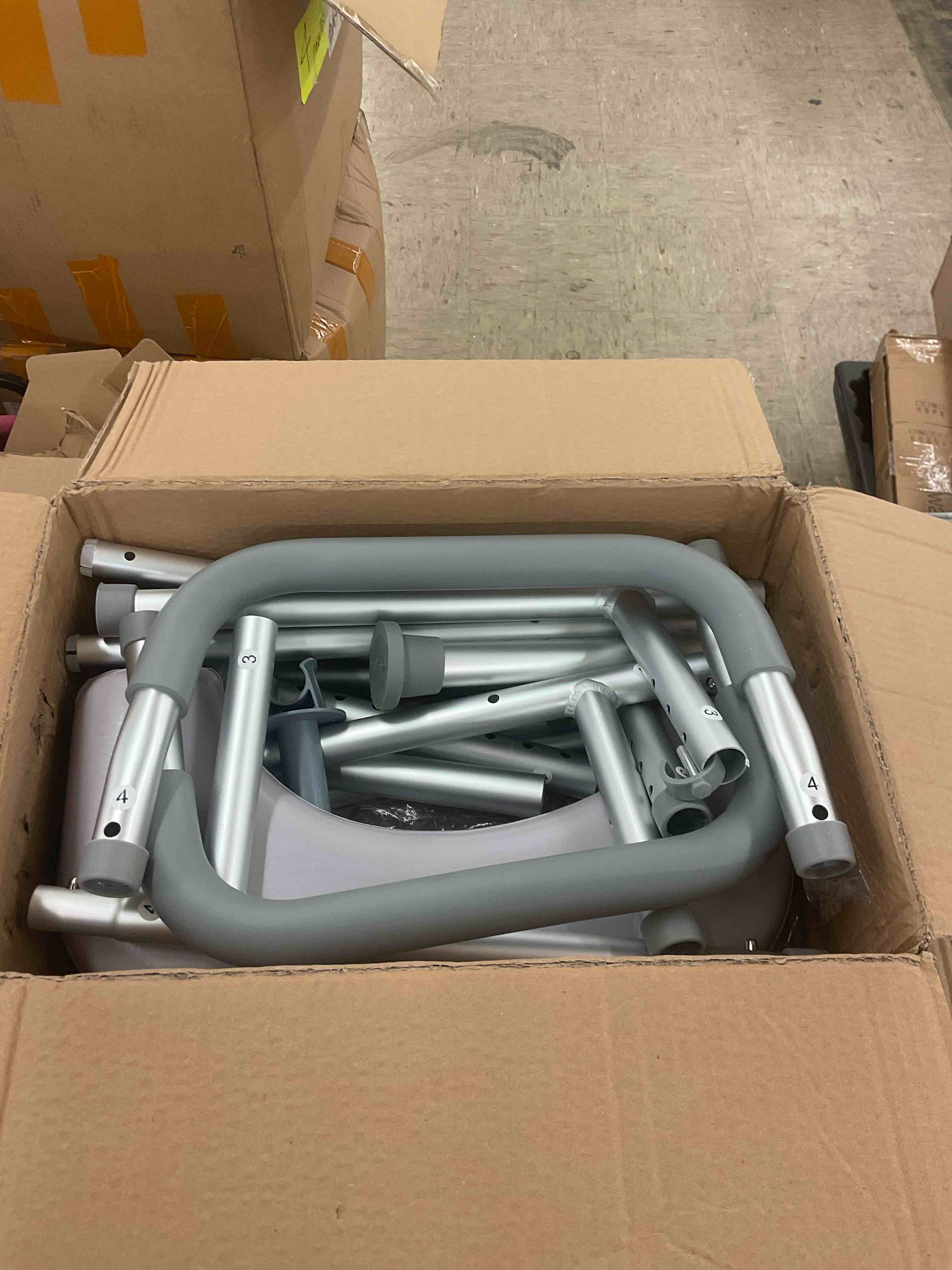 https://s3.amazonaws.com/lotting-images-prod/BoxBids/PPE2248031_1770145221765.jpeg
