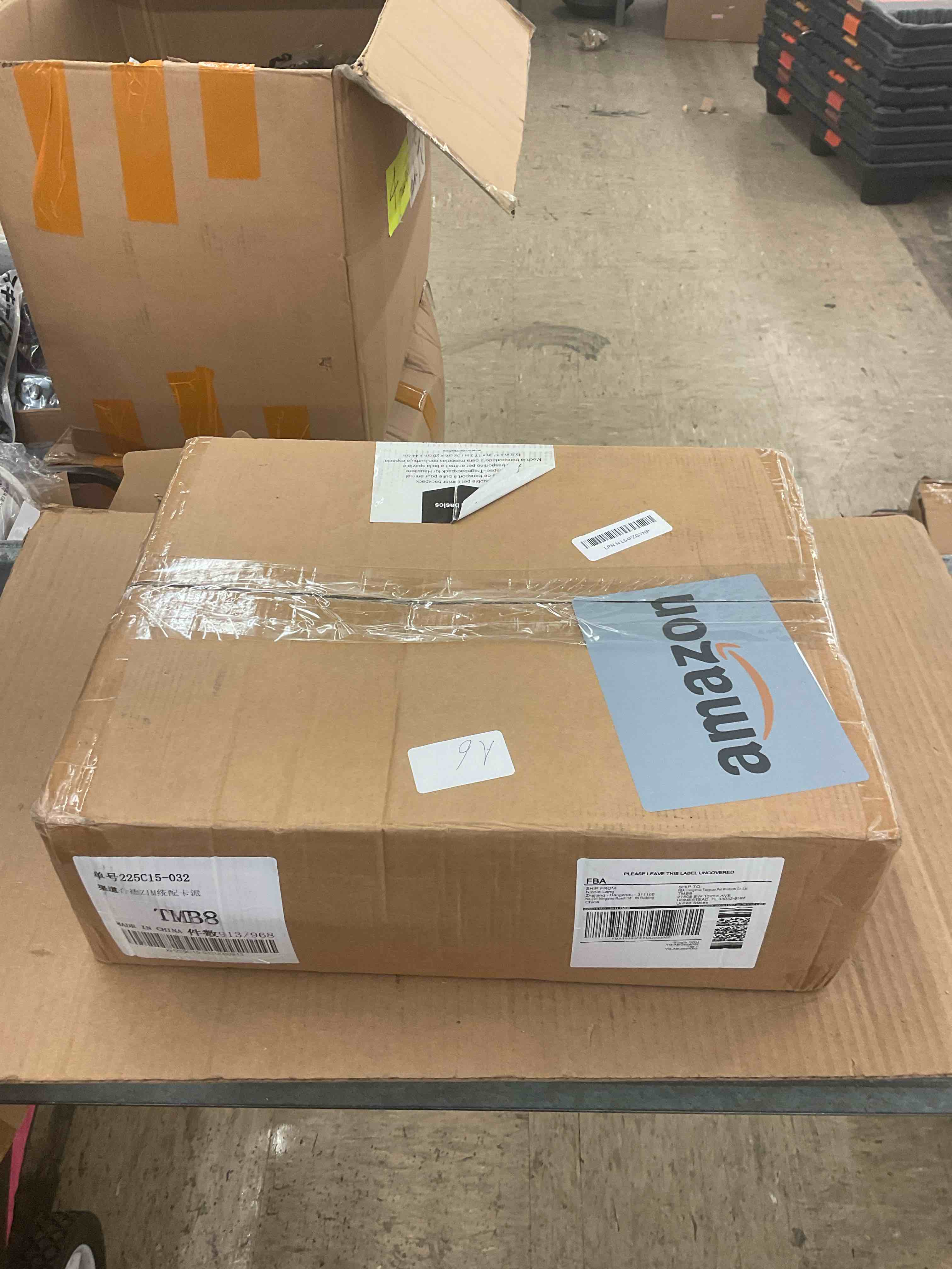 https://s3.amazonaws.com/lotting-images-prod/BoxBids/PPE2248036_1770146196683.jpeg