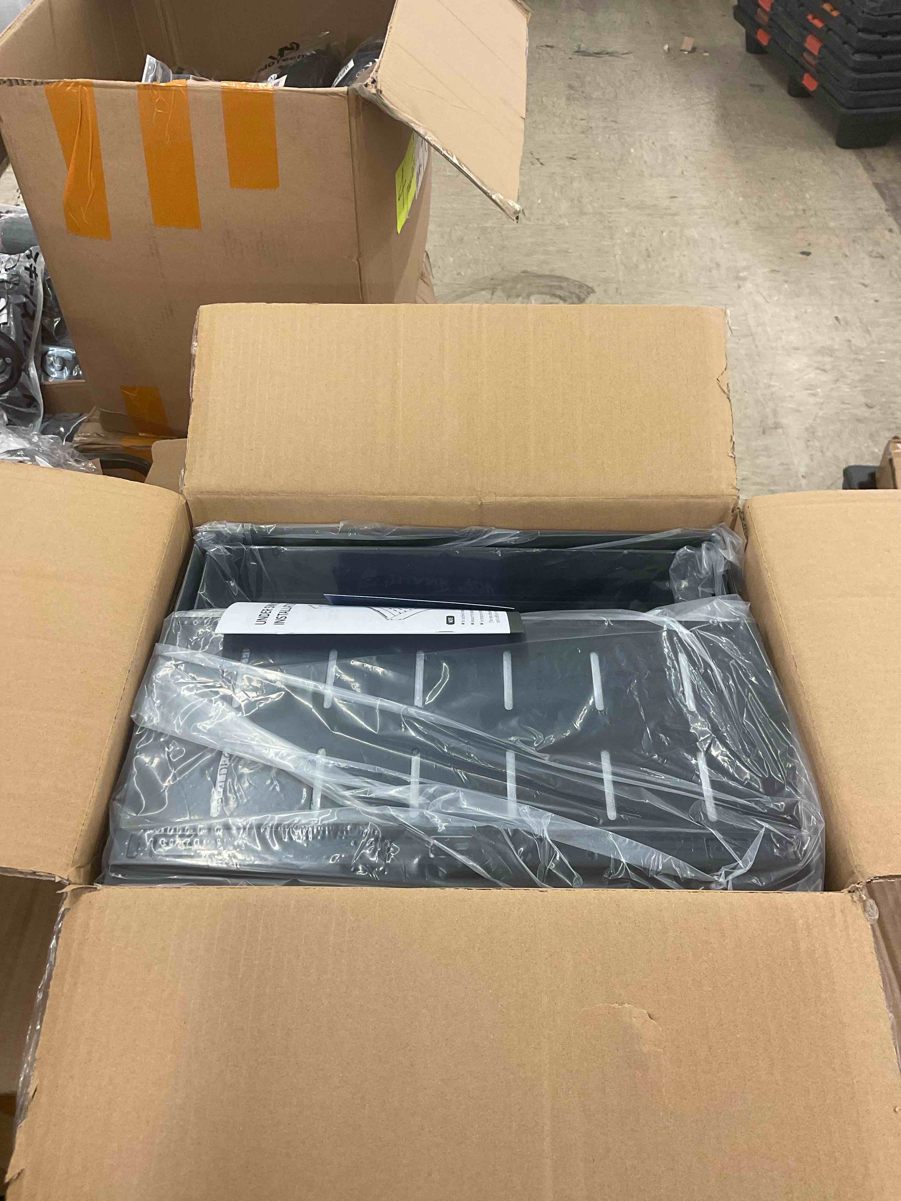 https://s3.amazonaws.com/lotting-images-prod/BoxBids/PPE2248041_1770146997313.jpeg