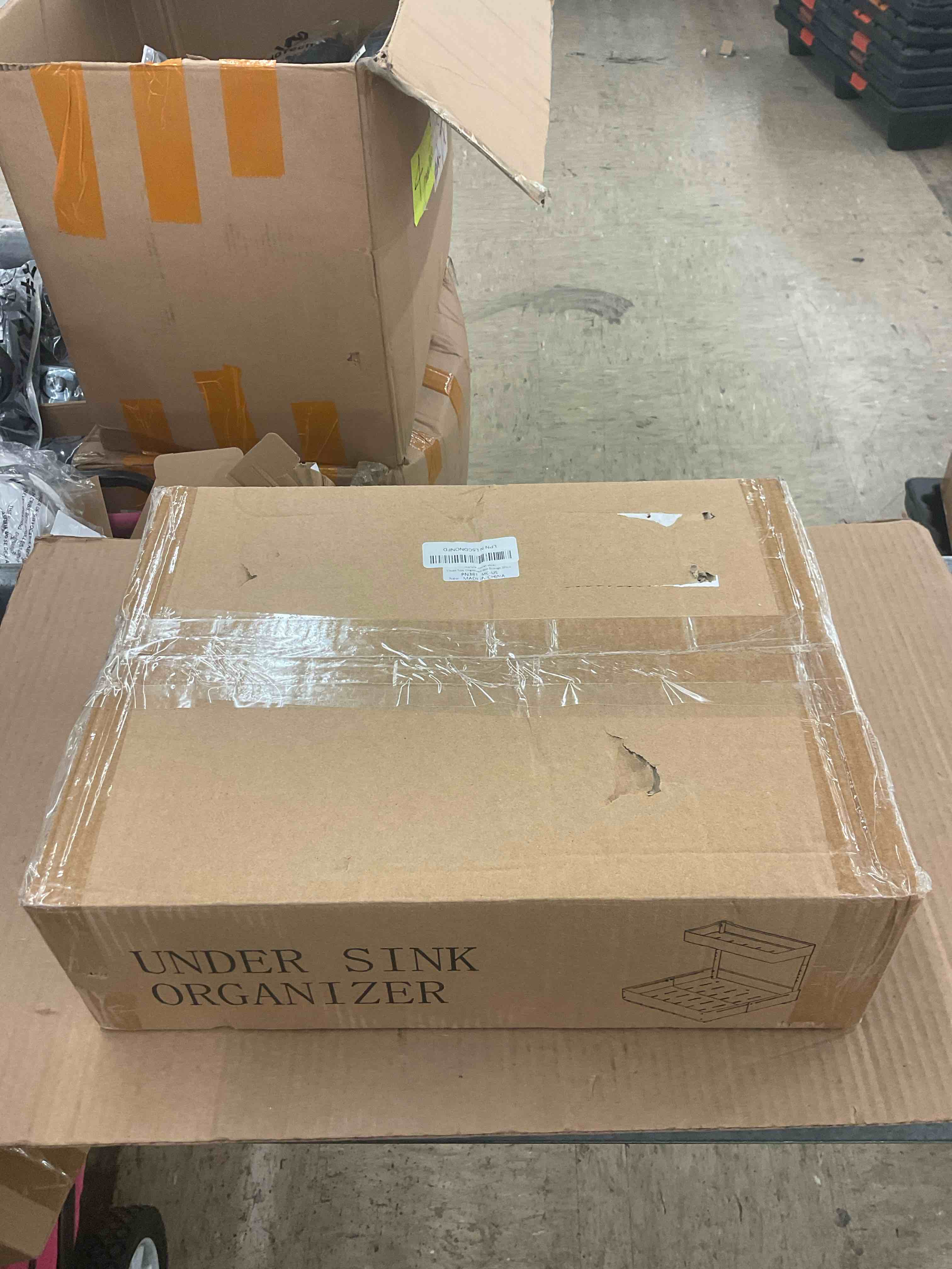 https://s3.amazonaws.com/lotting-images-prod/BoxBids/PPE2248041_1770147012776.jpeg