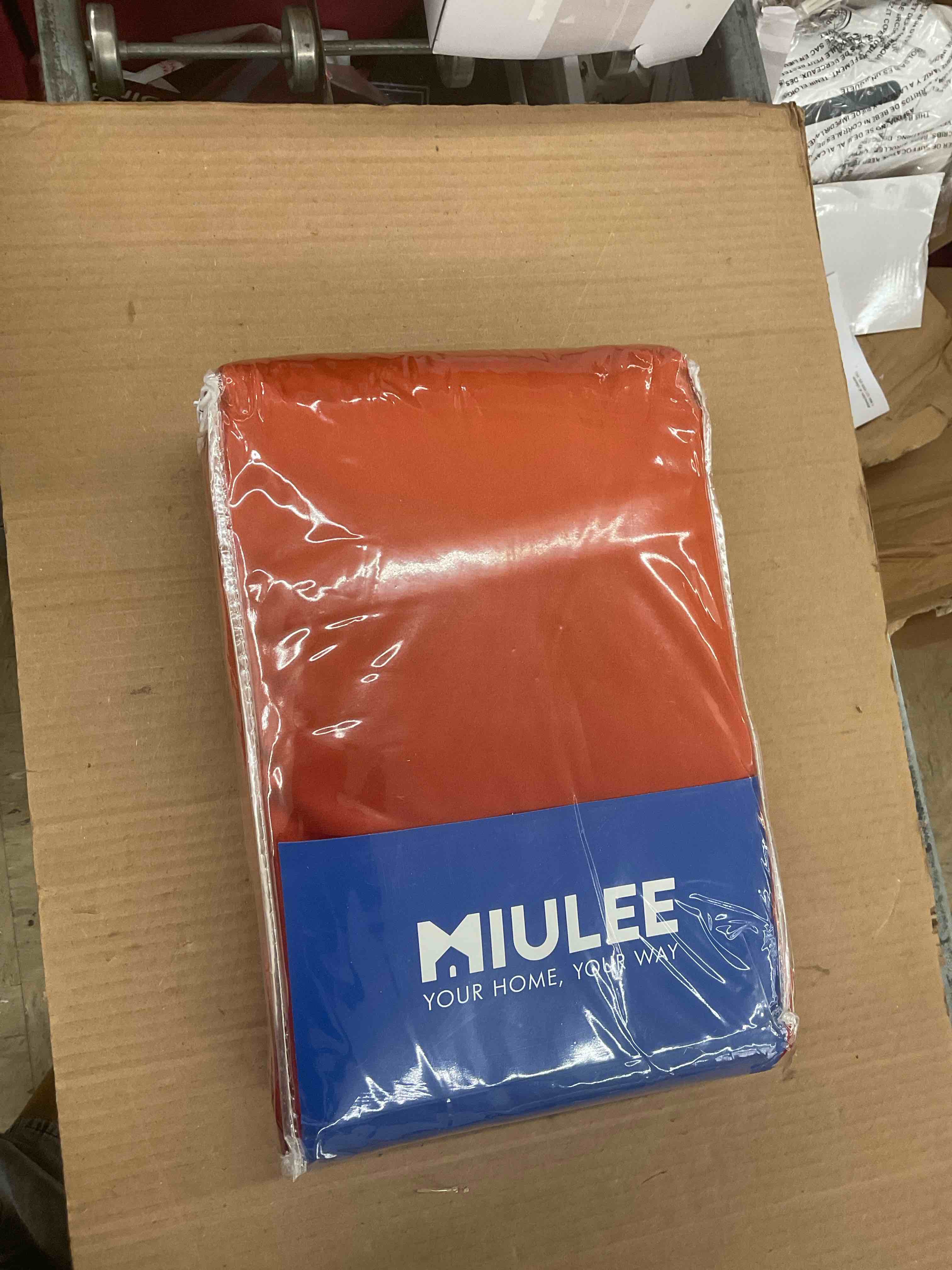 https://s3.amazonaws.com/lotting-images-prod/BoxBids/PPE2248042_1770147168696.jpeg