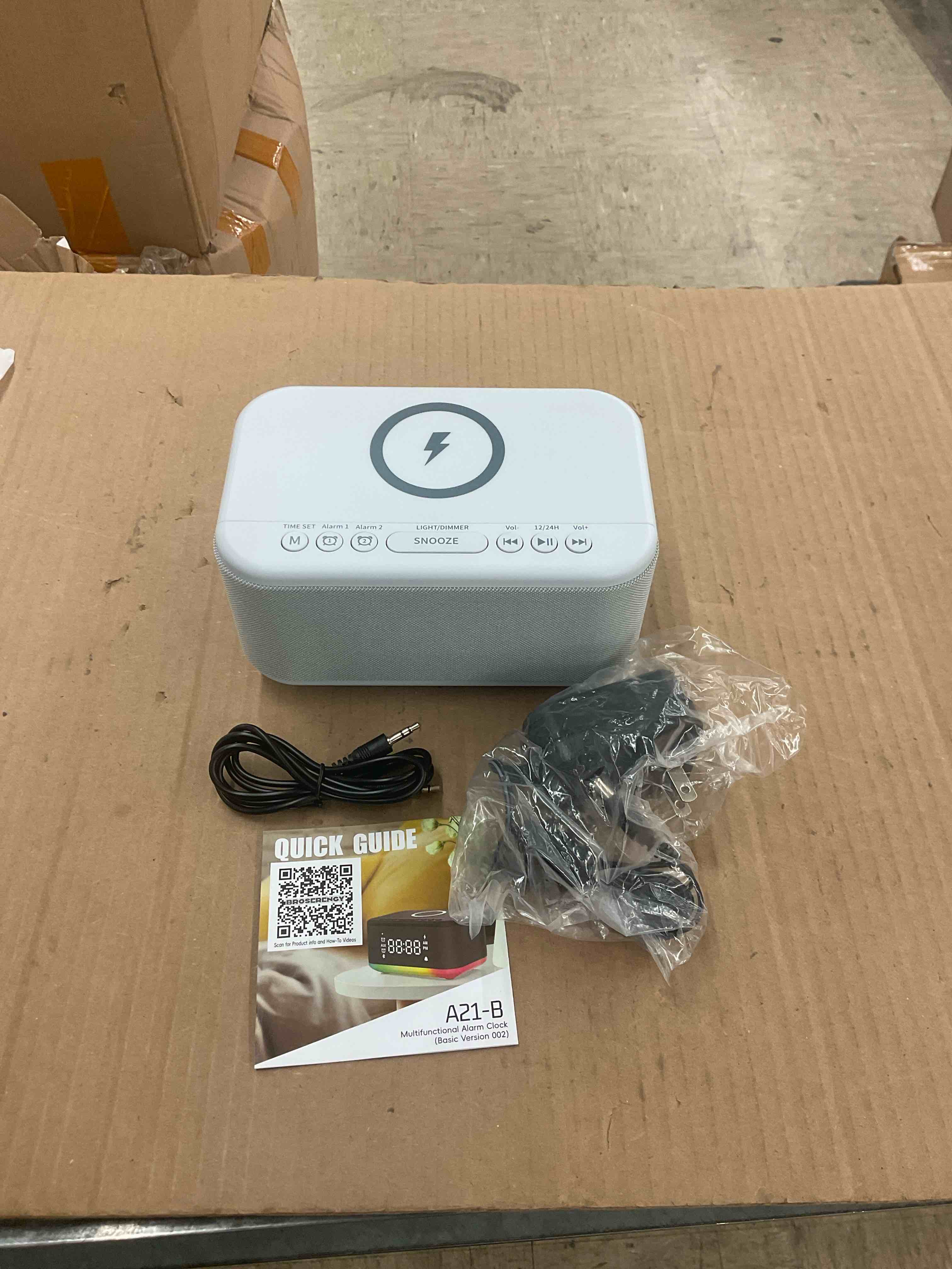 https://s3.amazonaws.com/lotting-images-prod/BoxBids/PPE2248050_1770148234119.jpeg