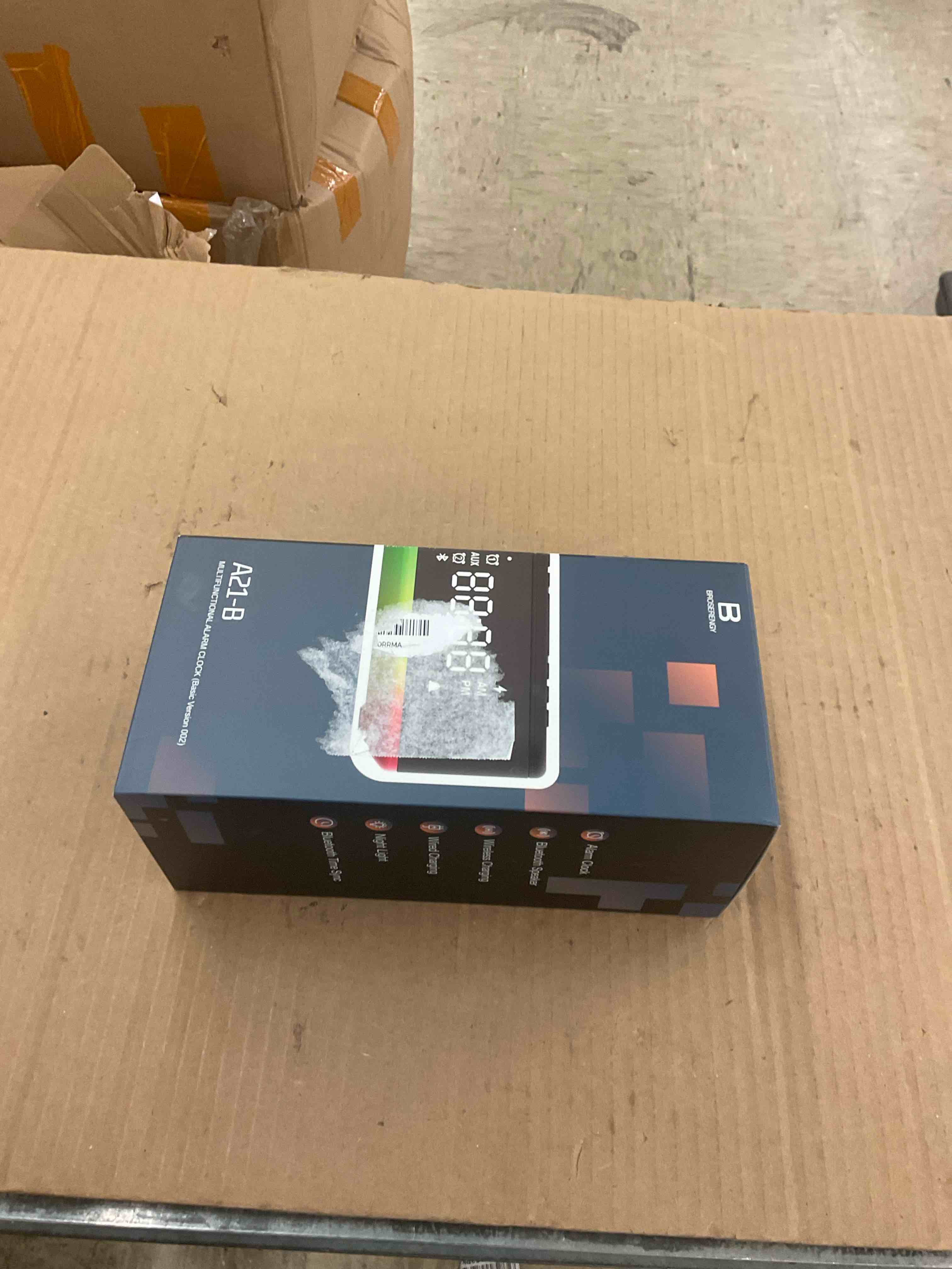 https://s3.amazonaws.com/lotting-images-prod/BoxBids/PPE2248050_1770148269508.jpeg