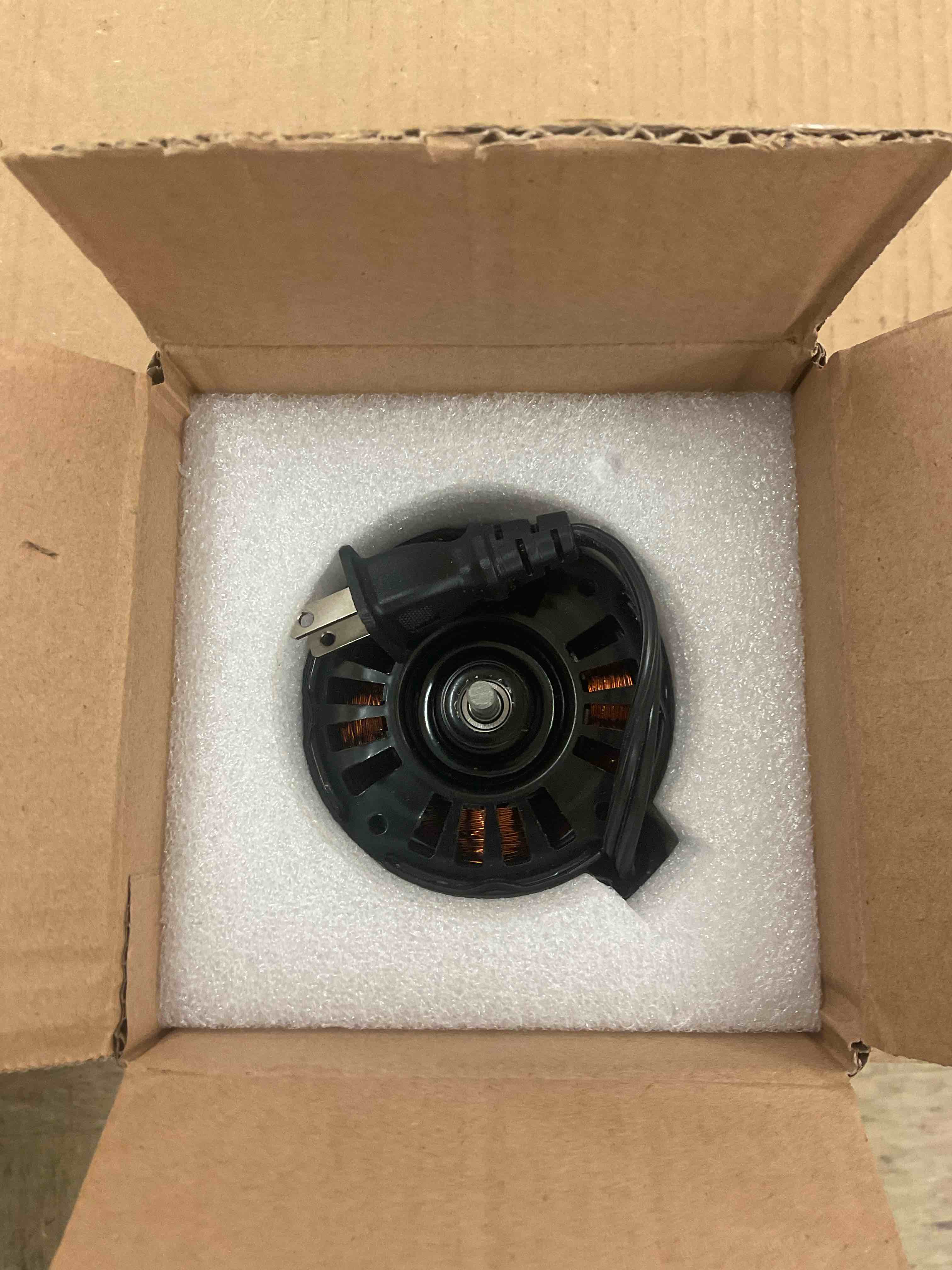 https://s3.amazonaws.com/lotting-images-prod/BoxBids/PPE2248069_1770151074192.jpeg