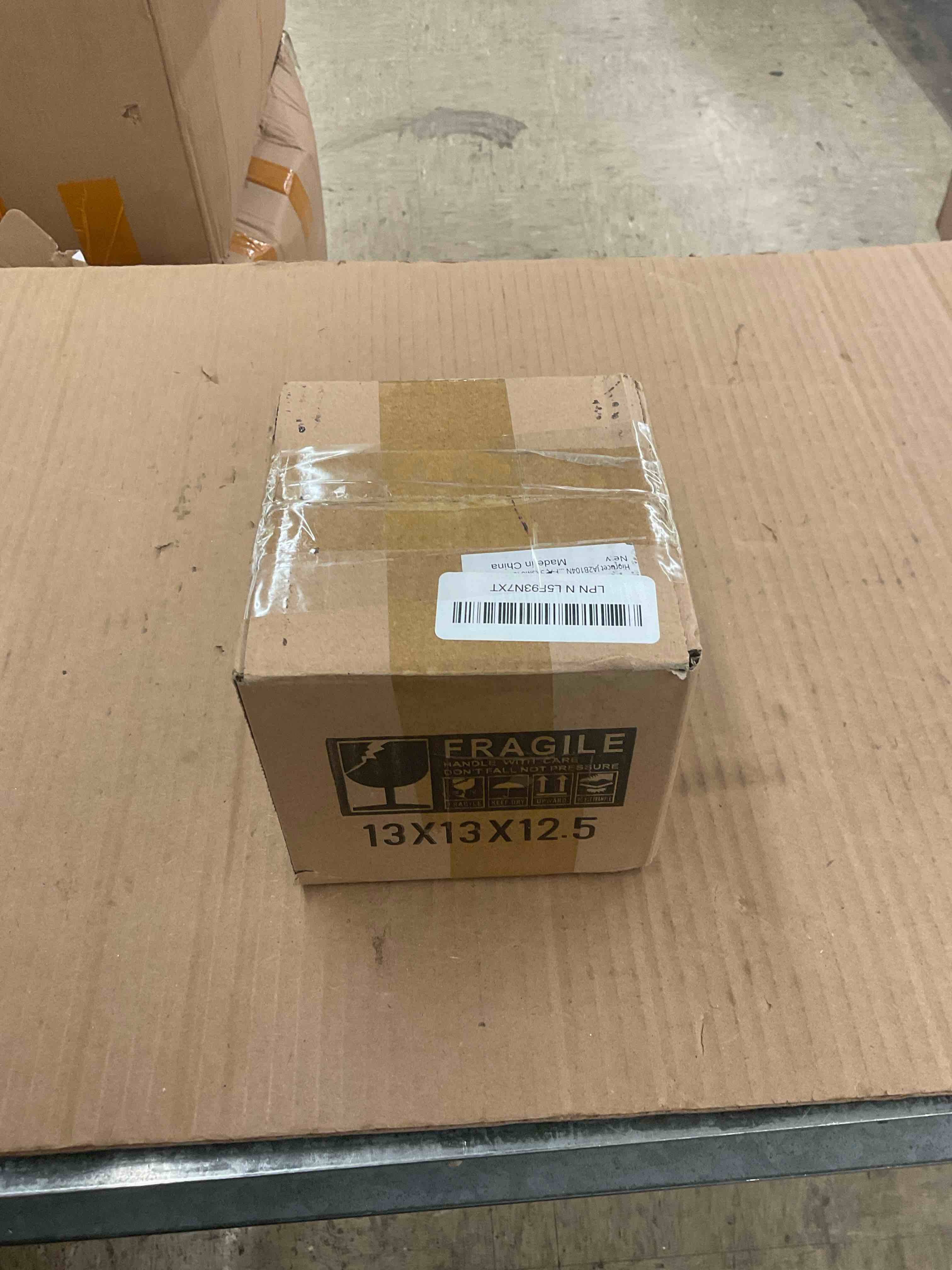 https://s3.amazonaws.com/lotting-images-prod/BoxBids/PPE2248069_1770151092981.jpeg