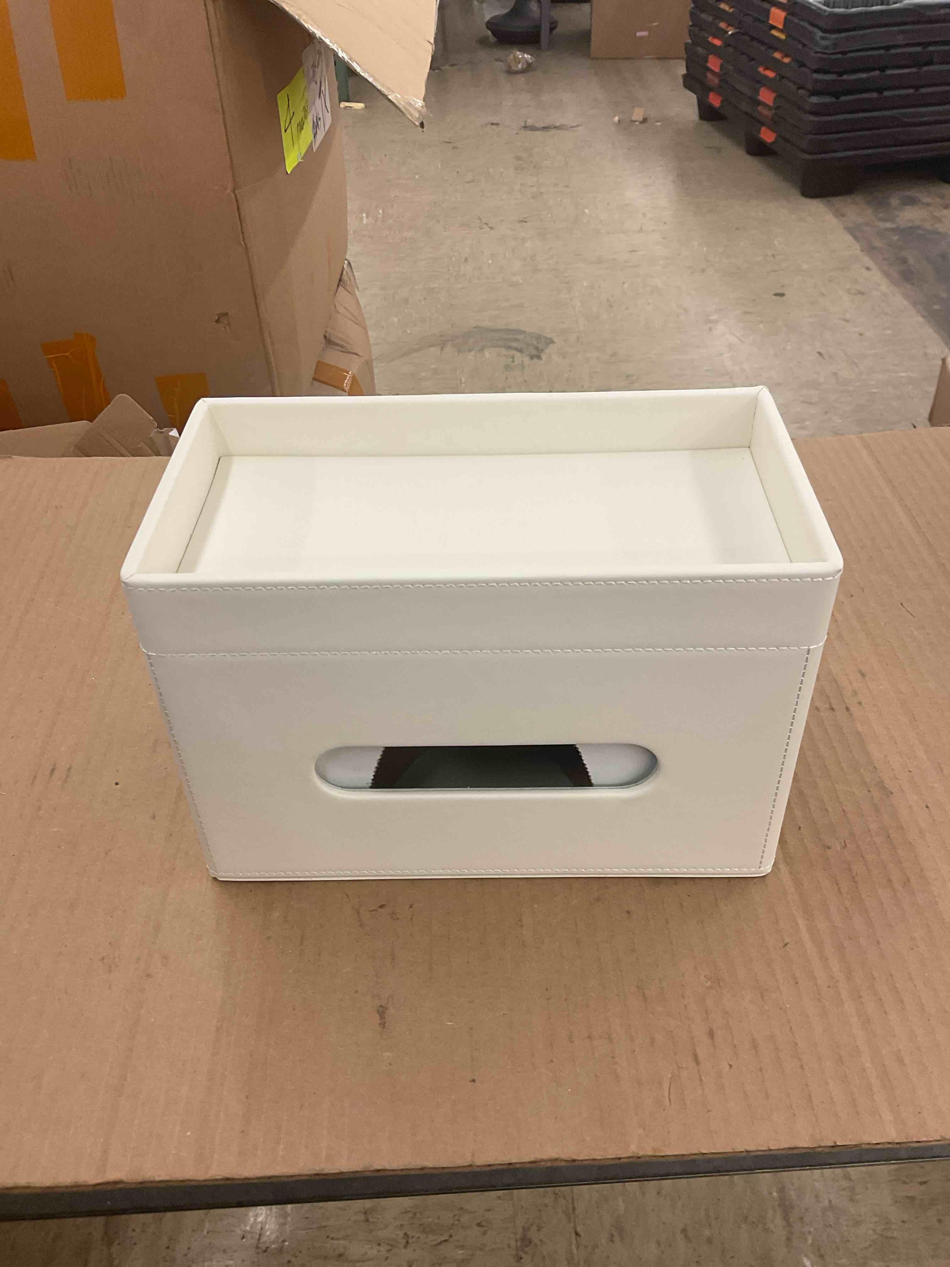 https://s3.amazonaws.com/lotting-images-prod/BoxBids/PPE2248071_1770151310370.jpeg