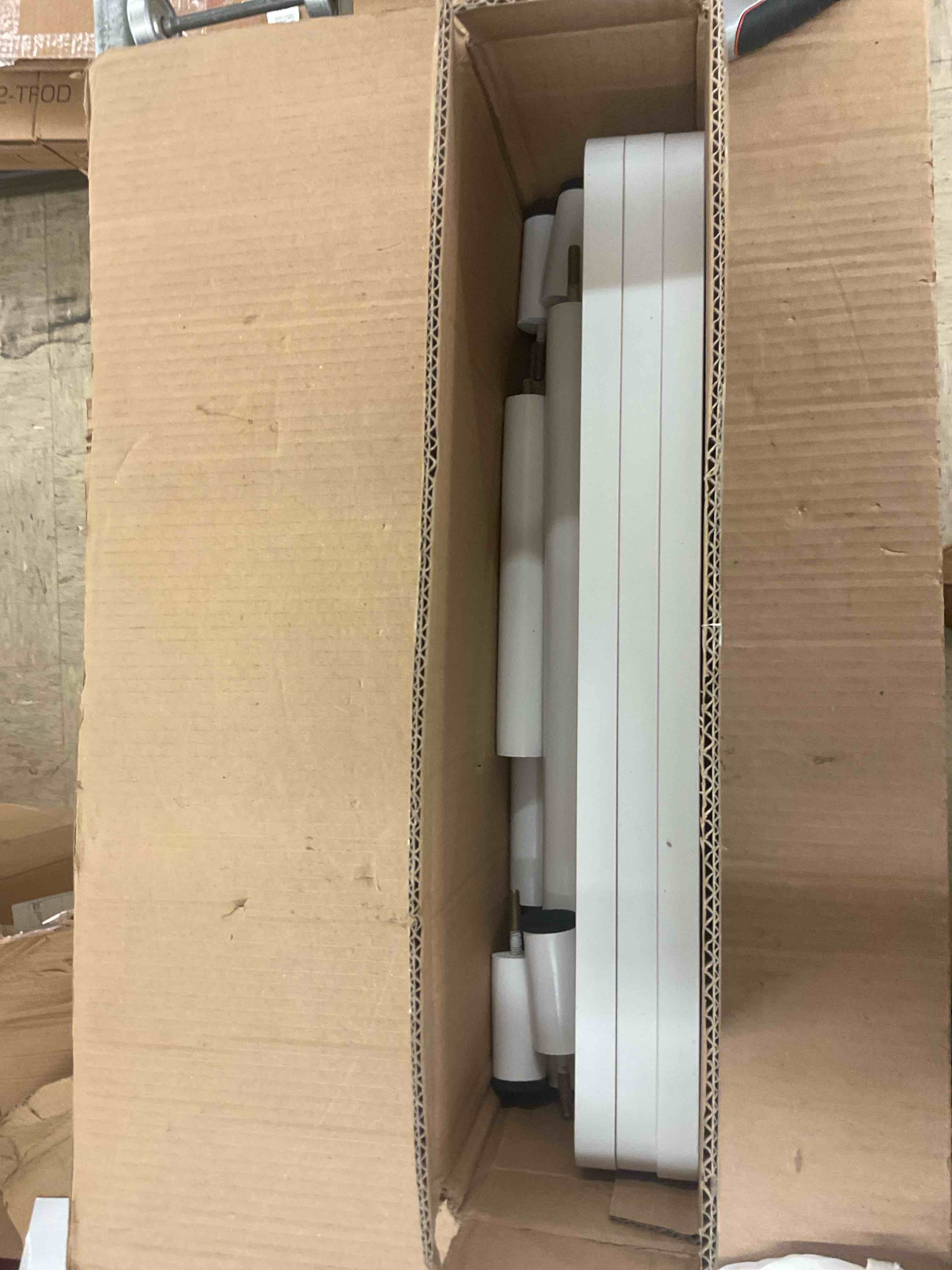 https://s3.amazonaws.com/lotting-images-prod/BoxBids/PPE2248074_1770151701605.jpeg
