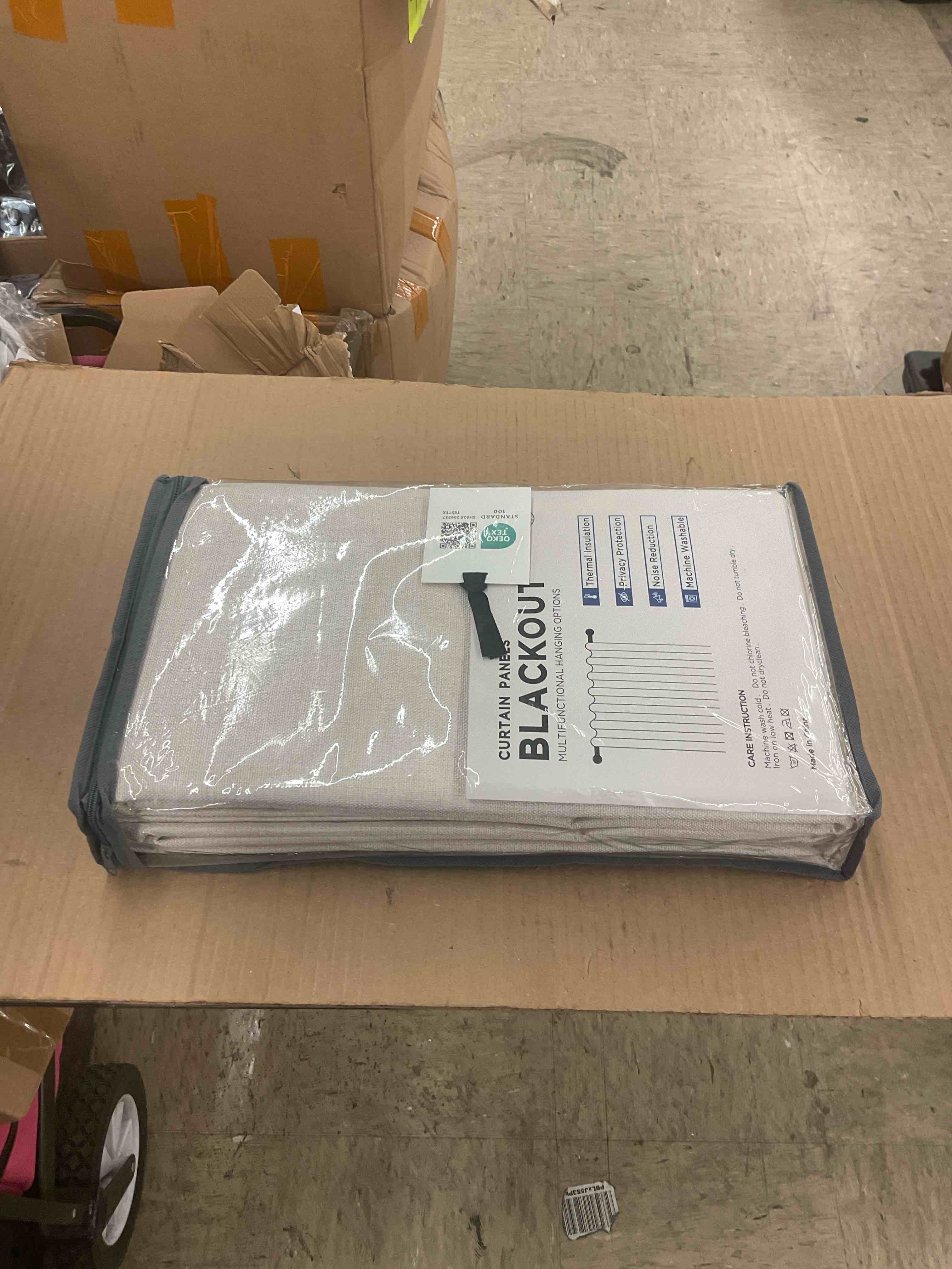 https://s3.amazonaws.com/lotting-images-prod/BoxBids/PPE2248076_1770151933834.jpeg