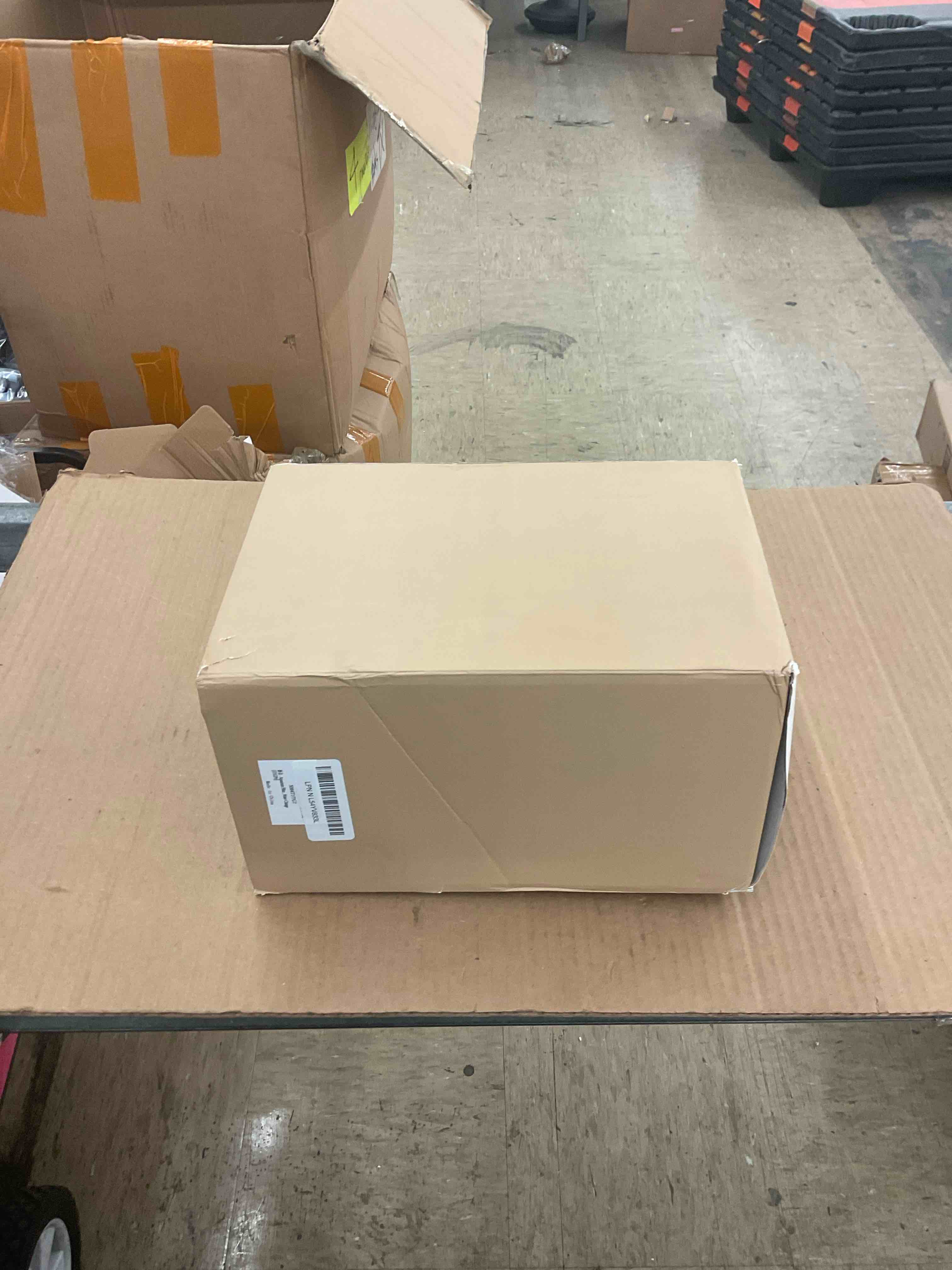 https://s3.amazonaws.com/lotting-images-prod/BoxBids/PPE2248081_1770152601211.jpeg