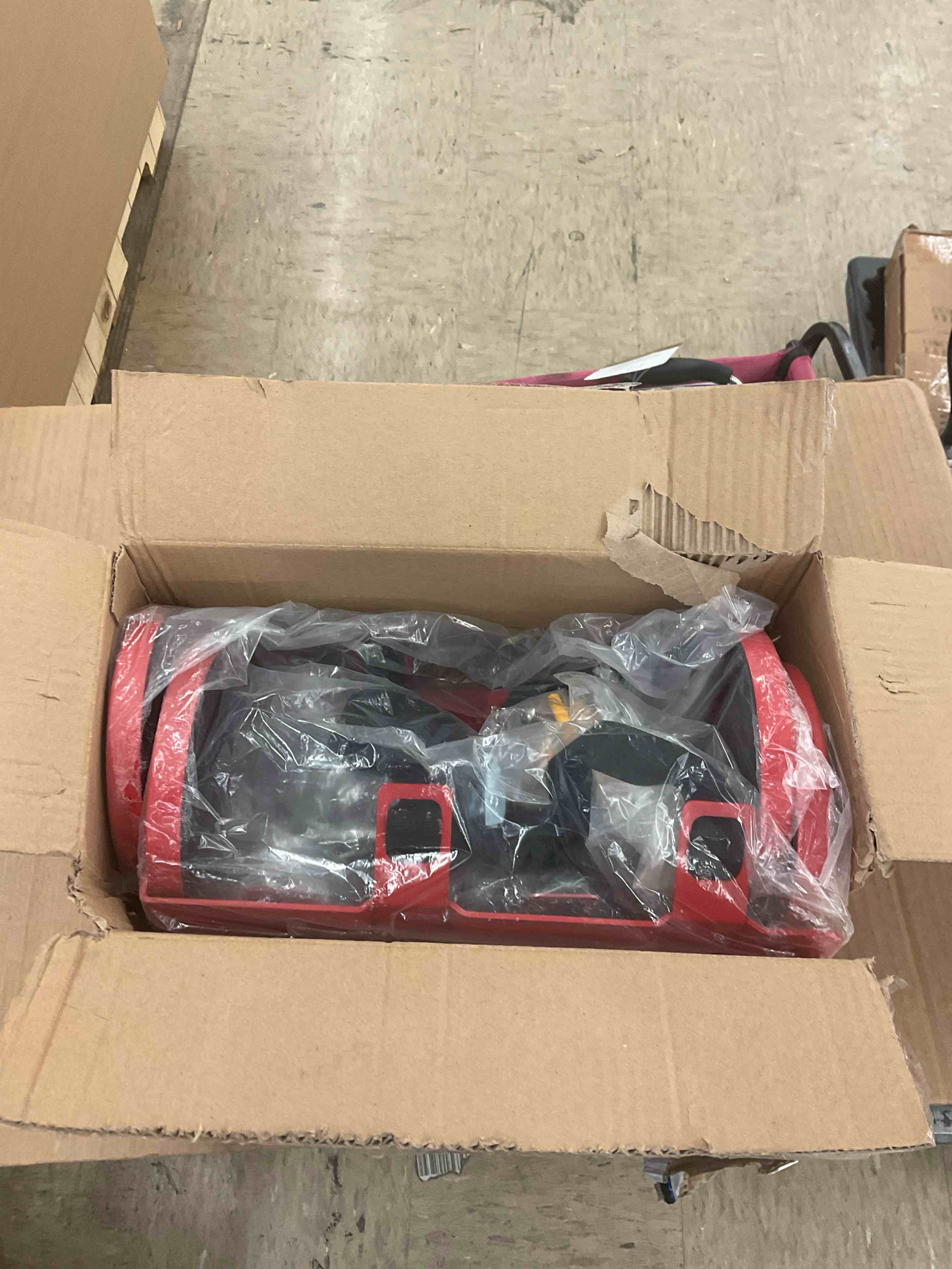 https://s3.amazonaws.com/lotting-images-prod/BoxBids/PPE2248152_1770217196348.jpeg