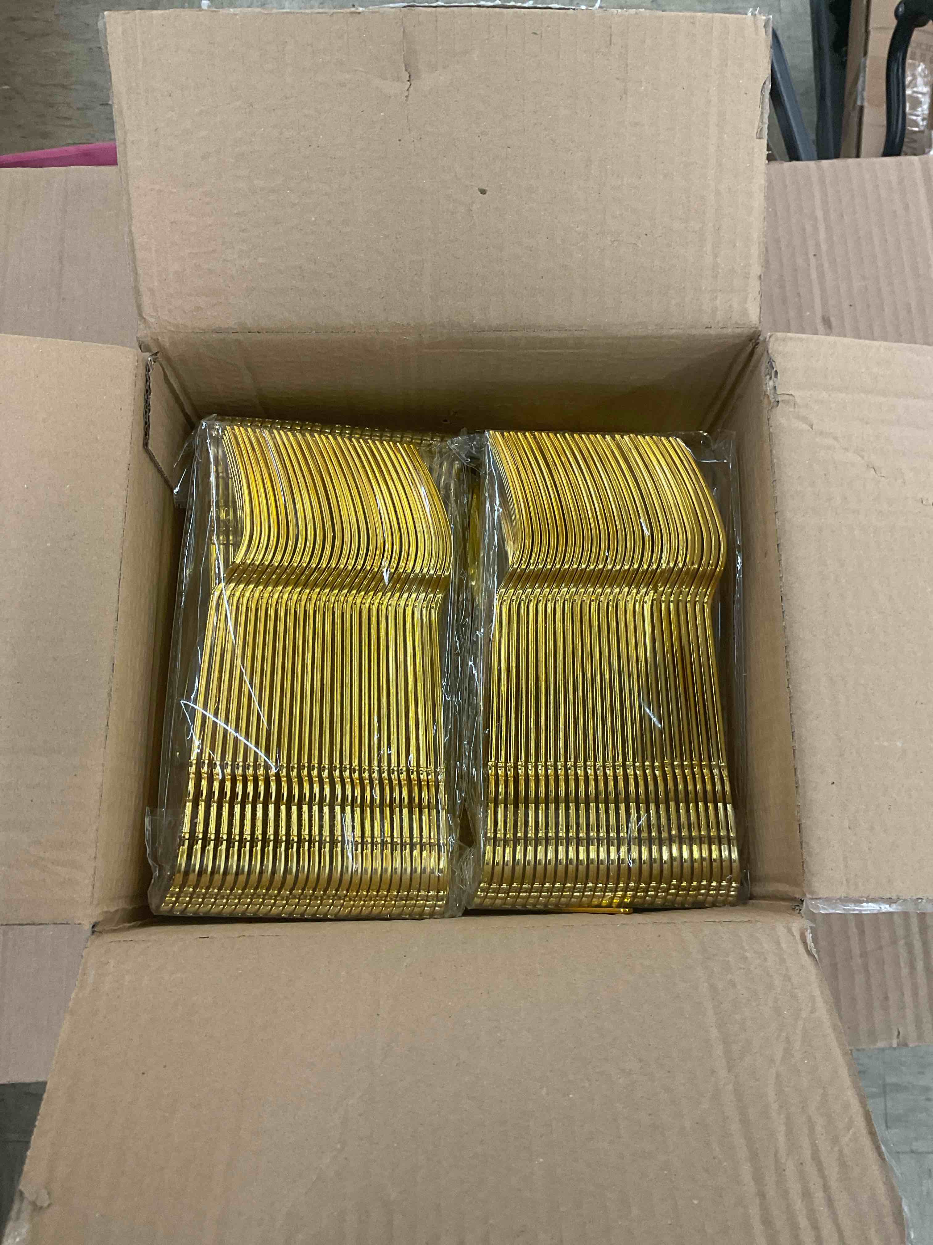 https://s3.amazonaws.com/lotting-images-prod/BoxBids/PPE2248159_1770218020262.jpeg