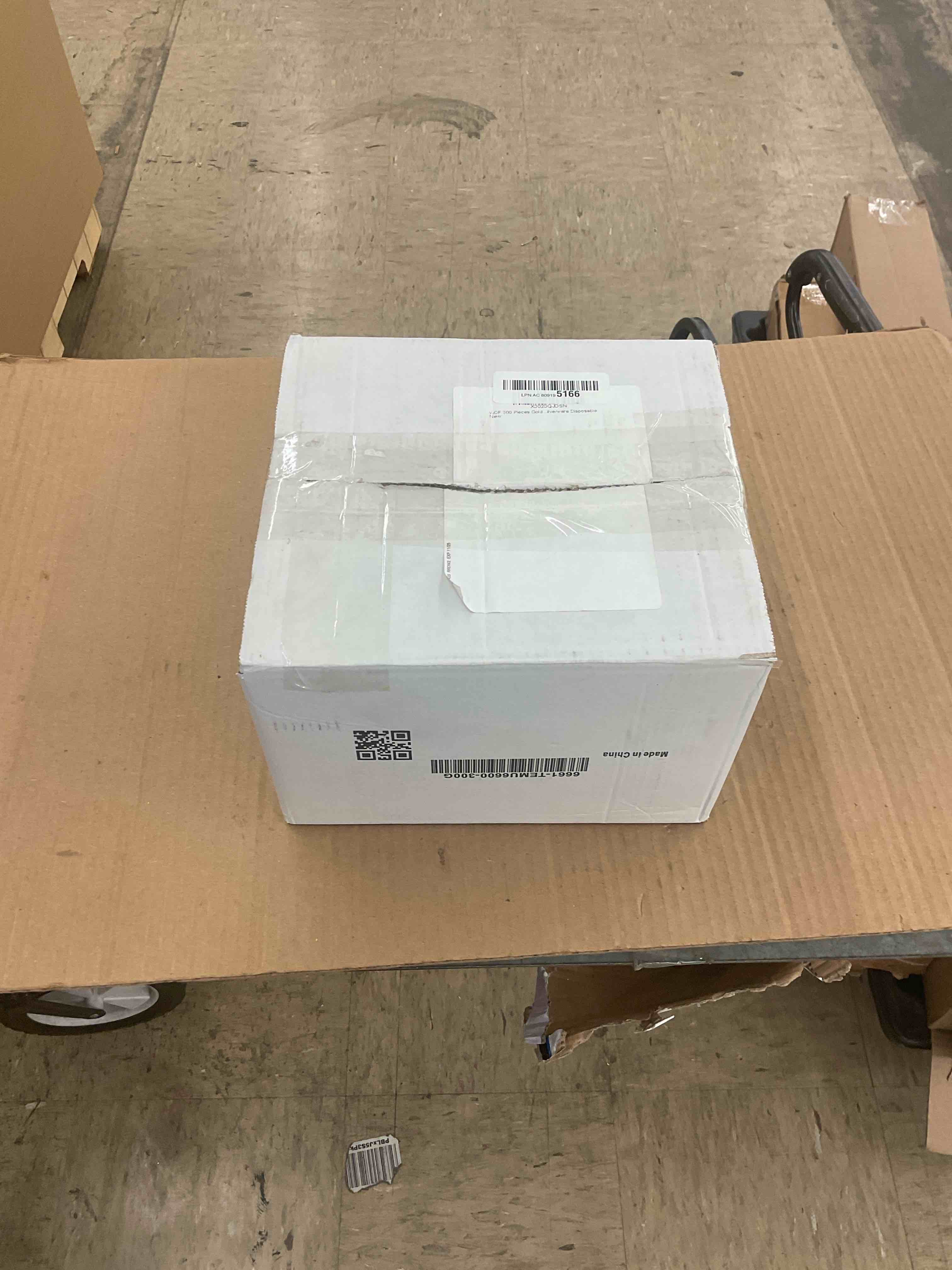 https://s3.amazonaws.com/lotting-images-prod/BoxBids/PPE2248159_1770218036874.jpeg