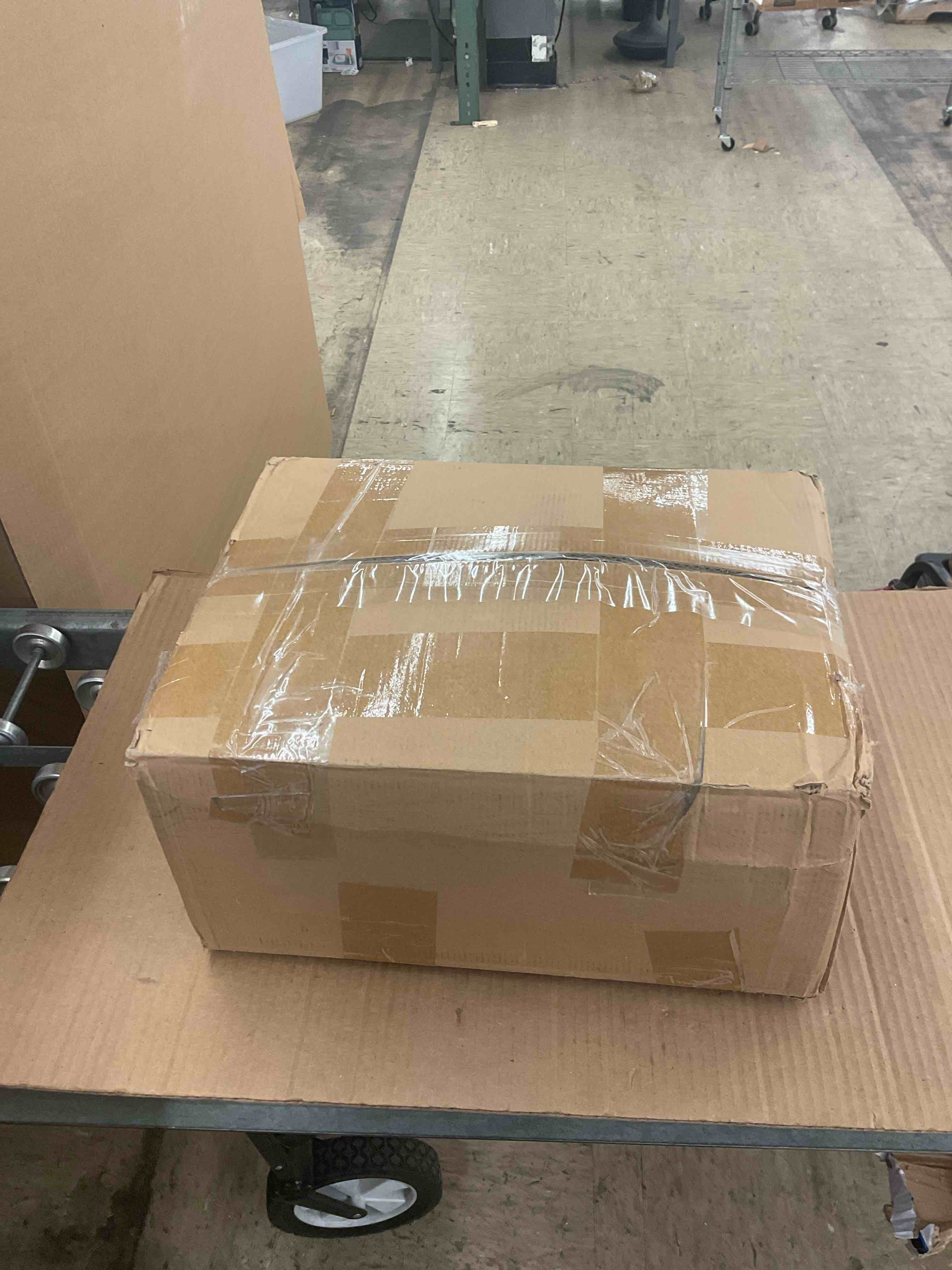 https://s3.amazonaws.com/lotting-images-prod/BoxBids/PPE2248162_1770218420792.jpeg