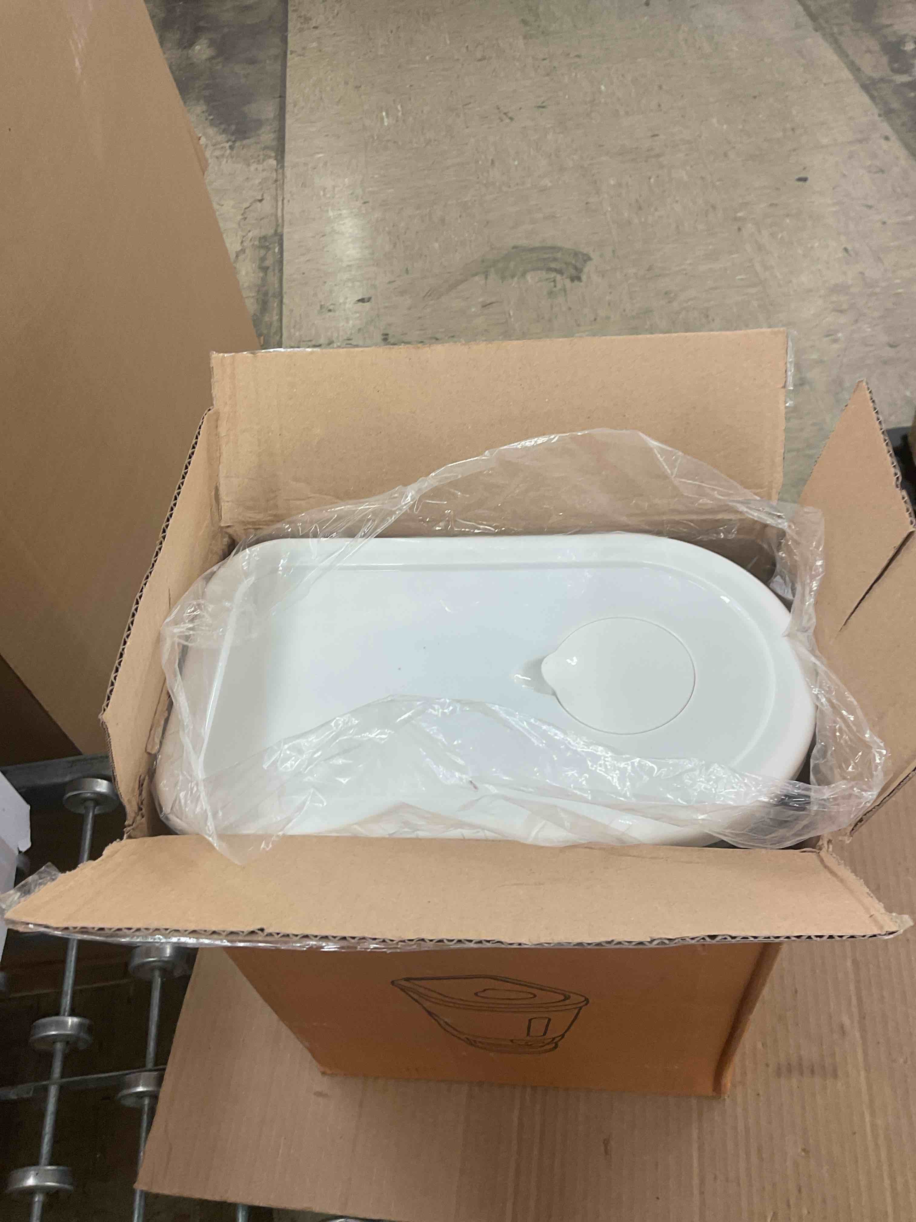 https://s3.amazonaws.com/lotting-images-prod/BoxBids/PPE2248163_1770218553864.jpeg