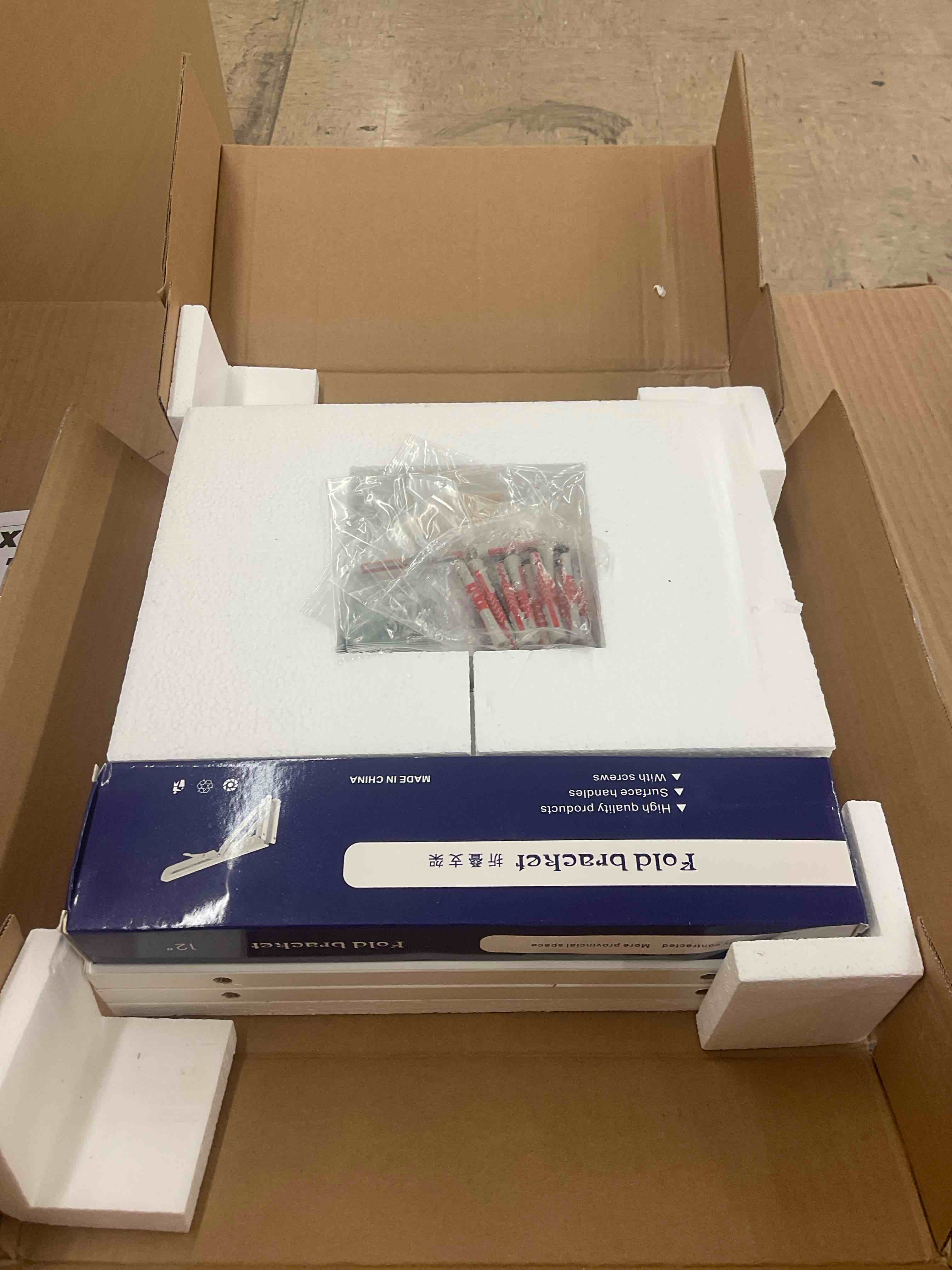 https://s3.amazonaws.com/lotting-images-prod/BoxBids/PPE2248168_1770219202332.jpeg