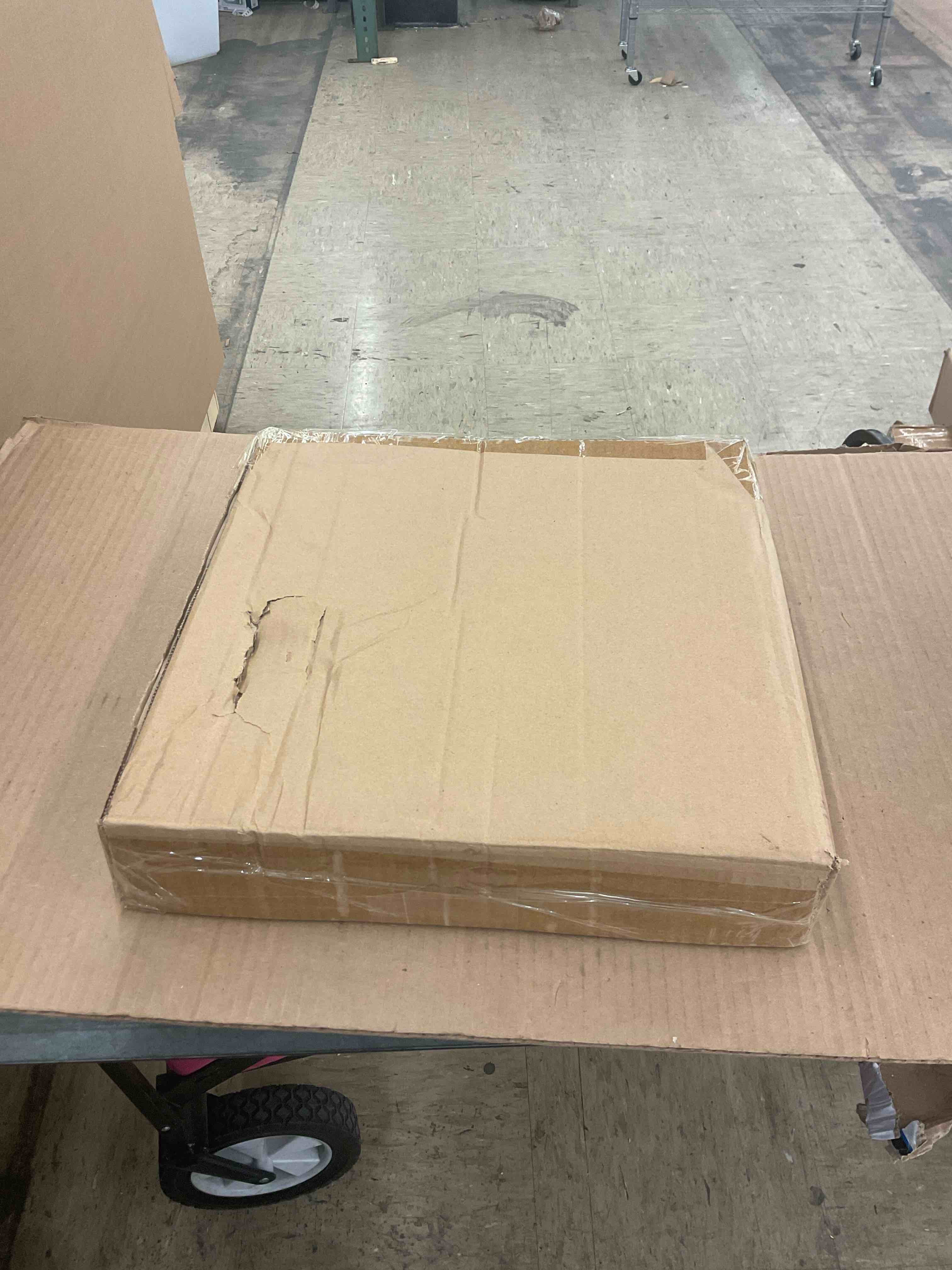 https://s3.amazonaws.com/lotting-images-prod/BoxBids/PPE2248170_1770219417853.jpeg