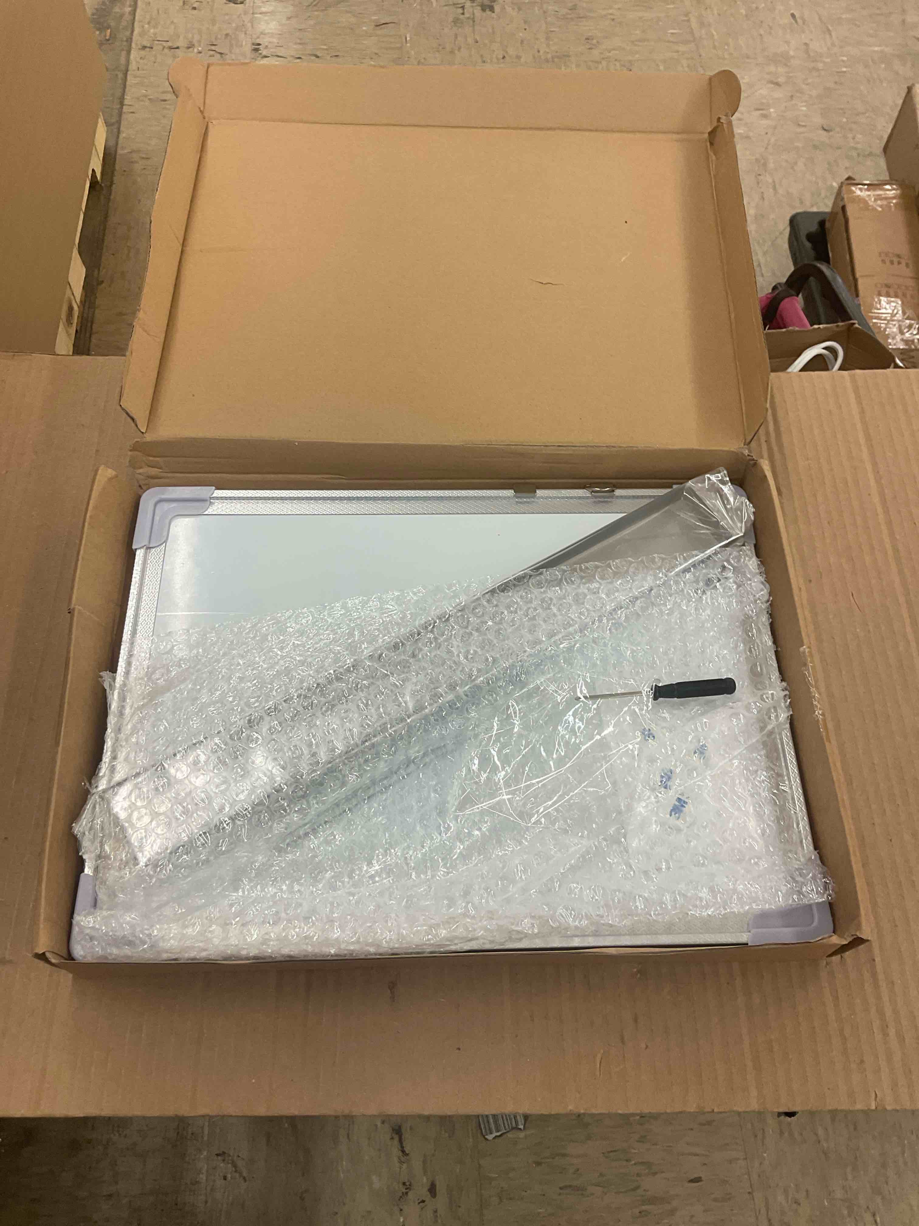 https://s3.amazonaws.com/lotting-images-prod/BoxBids/PPE2248178_1770220141308.jpeg