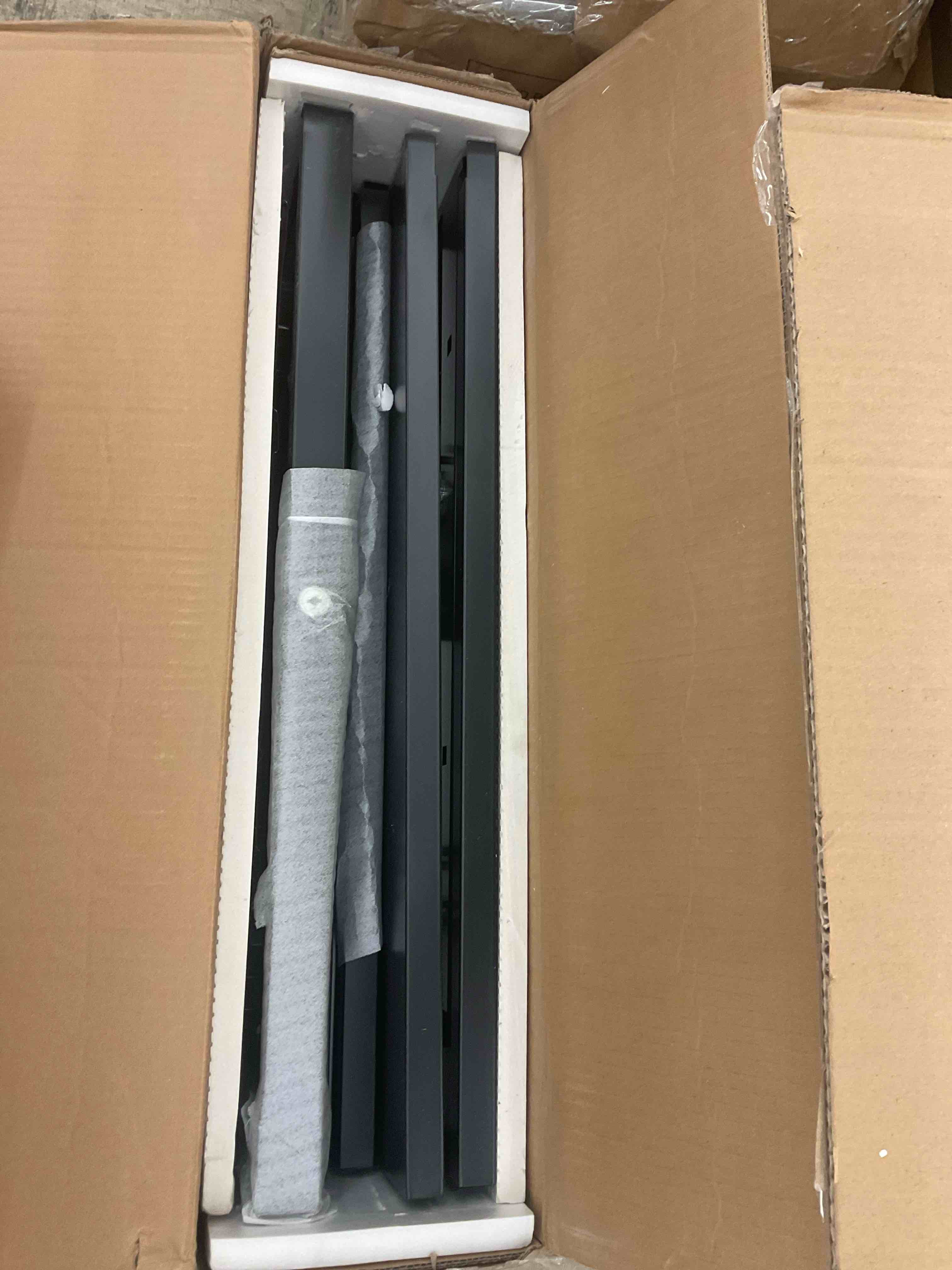 https://s3.amazonaws.com/lotting-images-prod/BoxBids/PPE2248181_1770223394296.jpeg