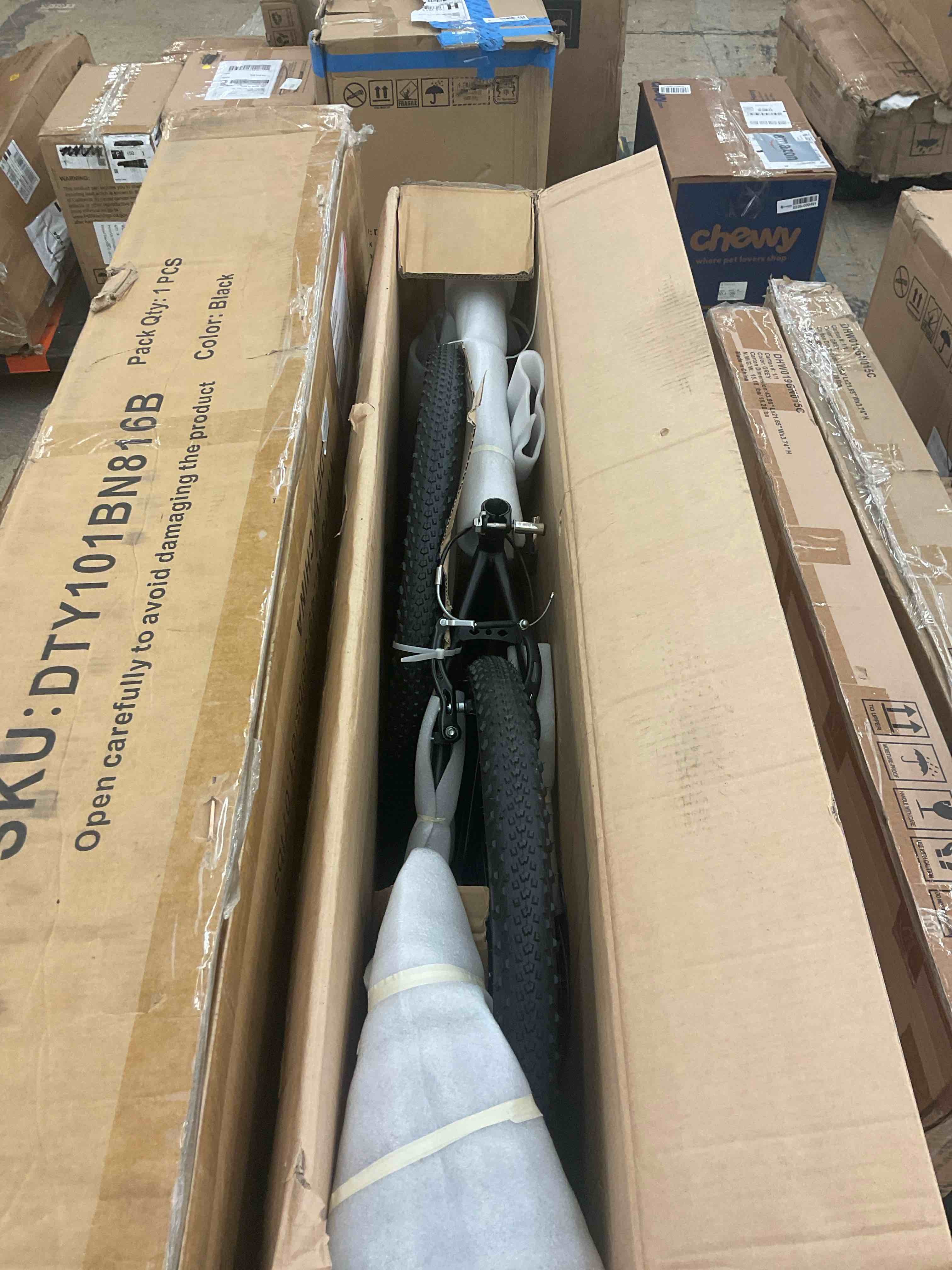 https://s3.amazonaws.com/lotting-images-prod/BoxBids/PPE2248191_1770225905661.jpeg