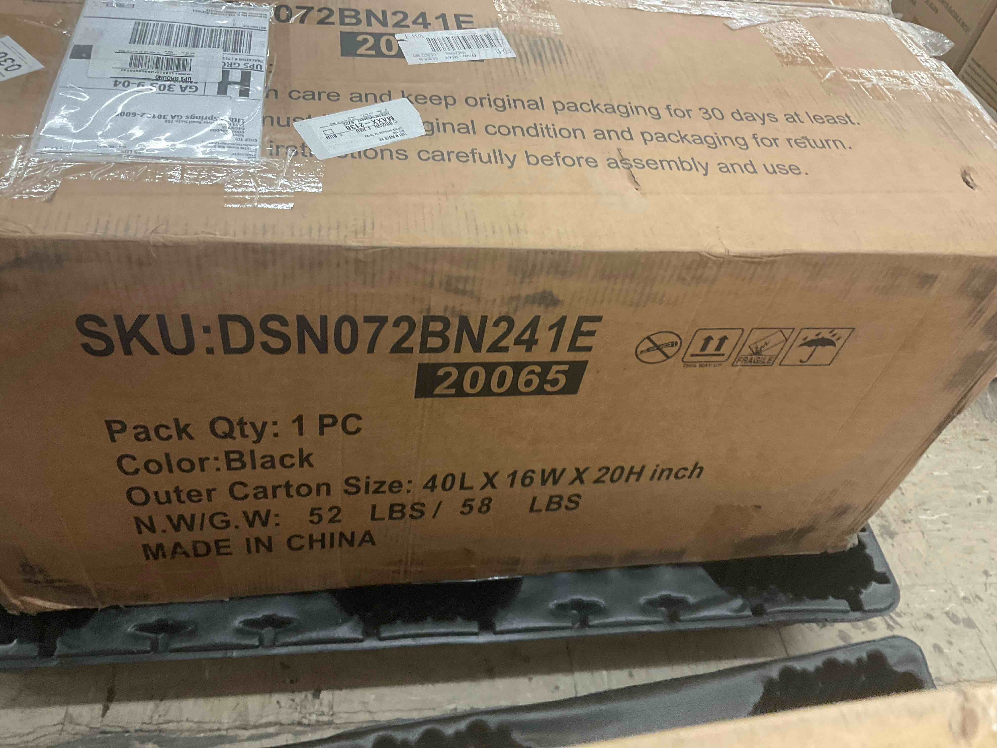 https://s3.amazonaws.com/lotting-images-prod/BoxBids/PPE2248194_1770227199075.jpeg
